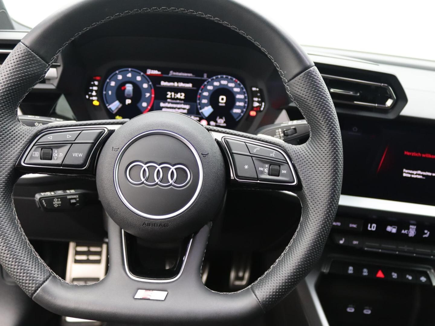 Bild über Audi A3 Sportback 30 TFSI S tronic - für weitere Informationen kontaktieren Sie den Audi Partner