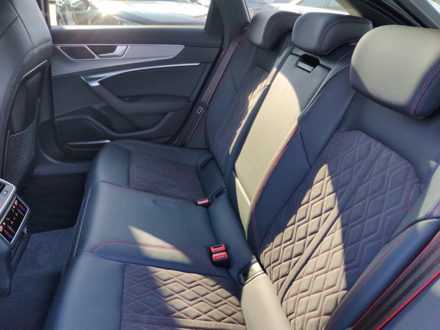 Bild über Audi S6 Avant TDI quattro tiptronic - für weitere Informationen kontaktieren Sie den Audi Partner