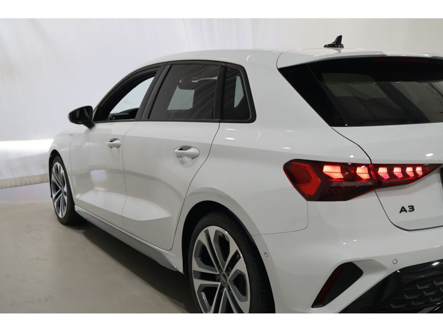Bild über Audi A3 Sportback S line 35 TDI S tronic - für weitere Informationen kontaktieren Sie den Audi Partner