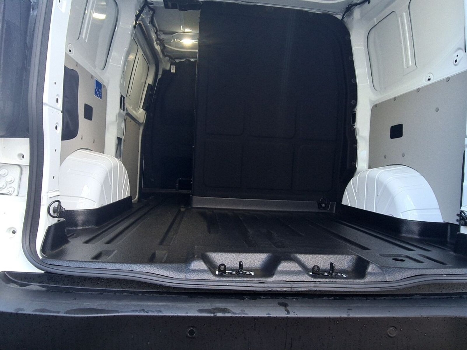 Volkswagen Transporter Kasten kurzer Radstand – Bild 6