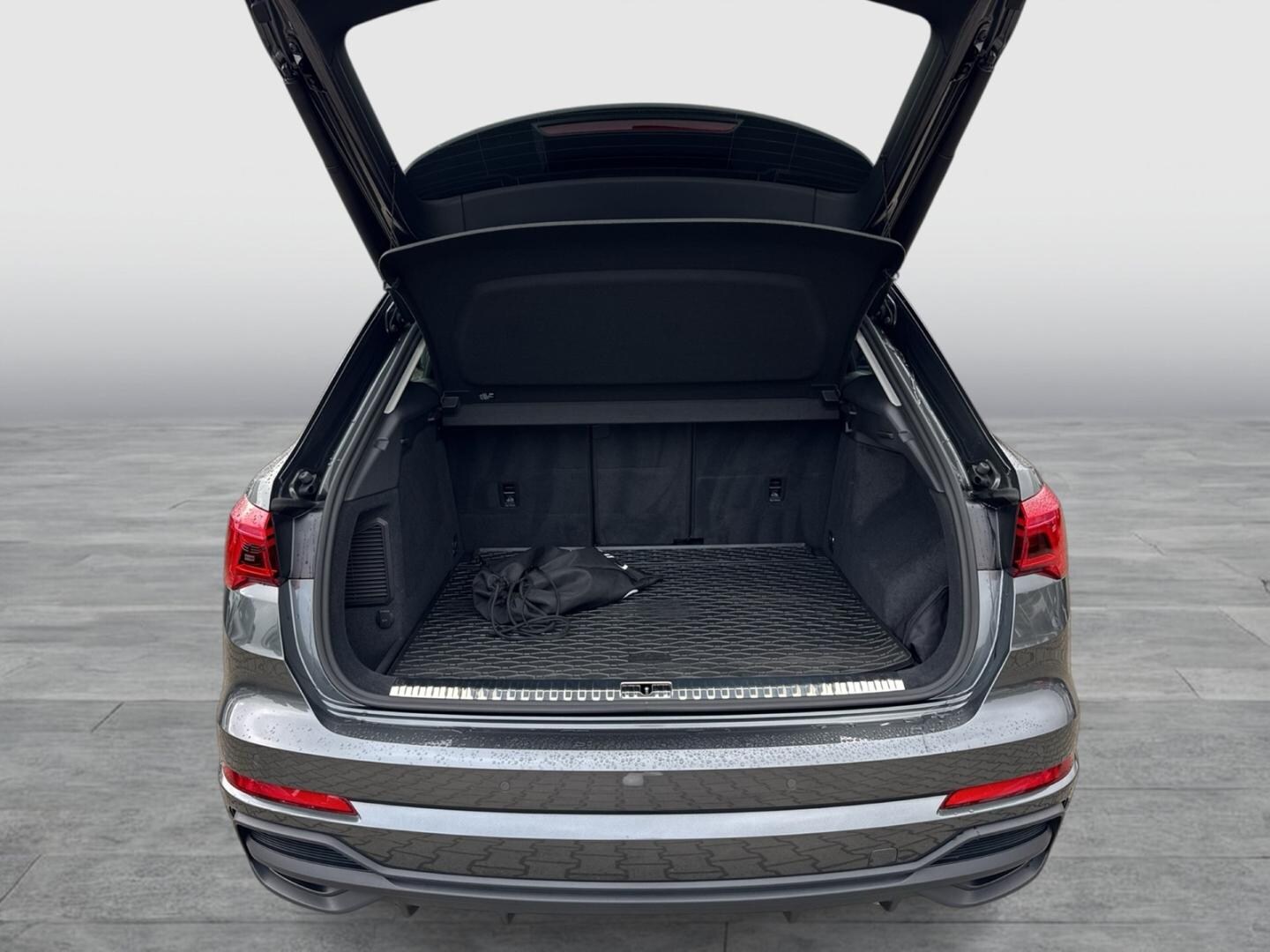 Bild über Audi Q3 TFSI e S line 45 TFSI e S tronic - für weitere Informationen kontaktieren Sie den Audi Partner