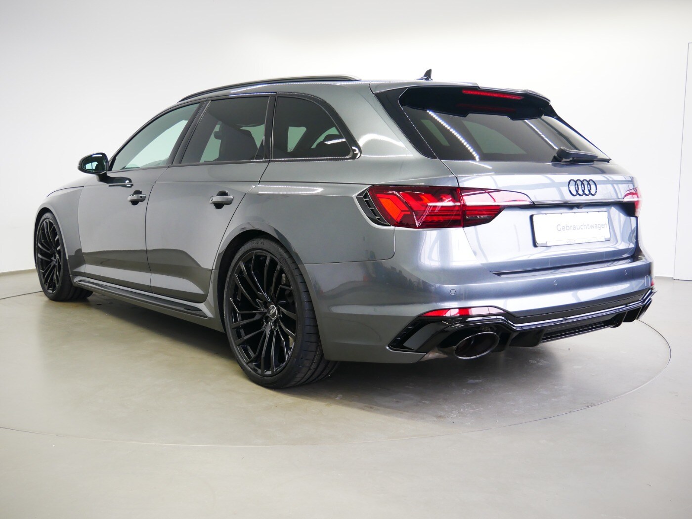 Image about Audi RS 4 Avant TFSI quattro tiptronic