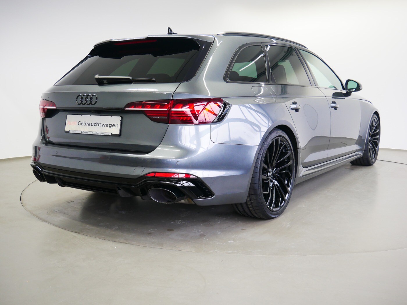 Image about Audi RS 4 Avant TFSI quattro tiptronic