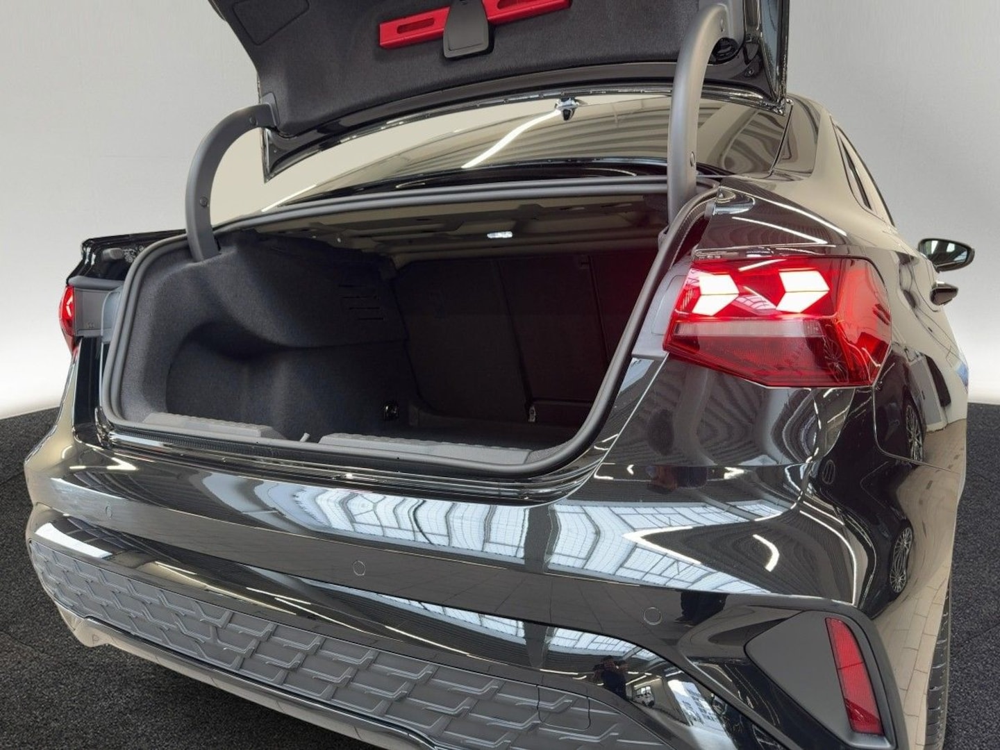 Bild über Audi A3 Limousine S line TDI 110 kW S tronic - für weitere Informationen kontaktieren Sie den Audi Partner