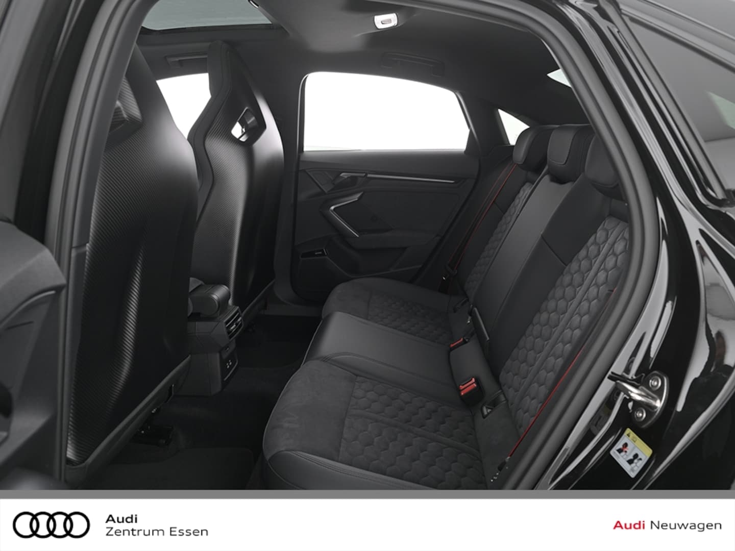 Bild über Audi RS 3 Limousine TFSI quattro 294 kW S tronic - für weitere Informationen kontaktieren Sie den Audi Partner