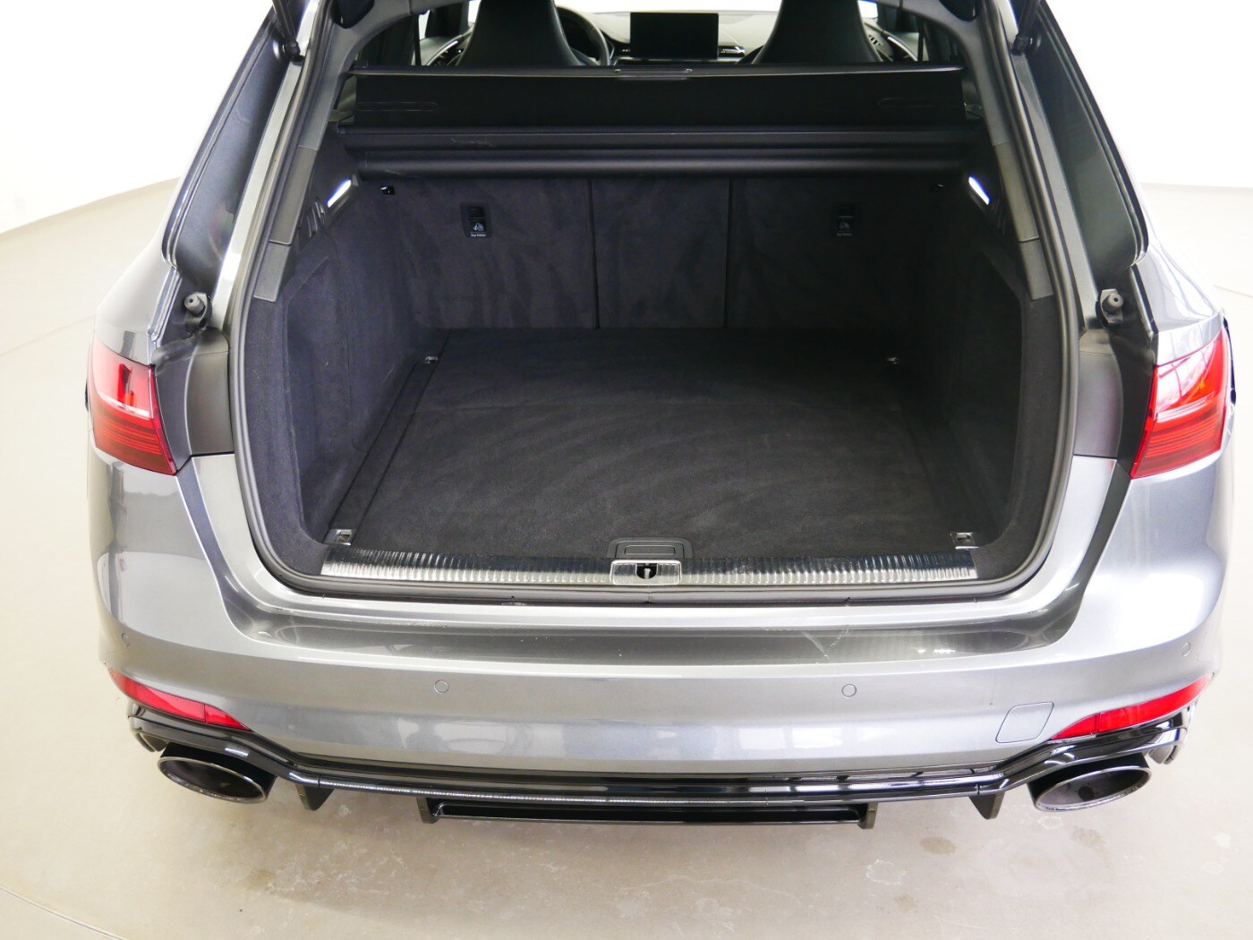 Image about Audi RS 4 Avant TFSI quattro tiptronic