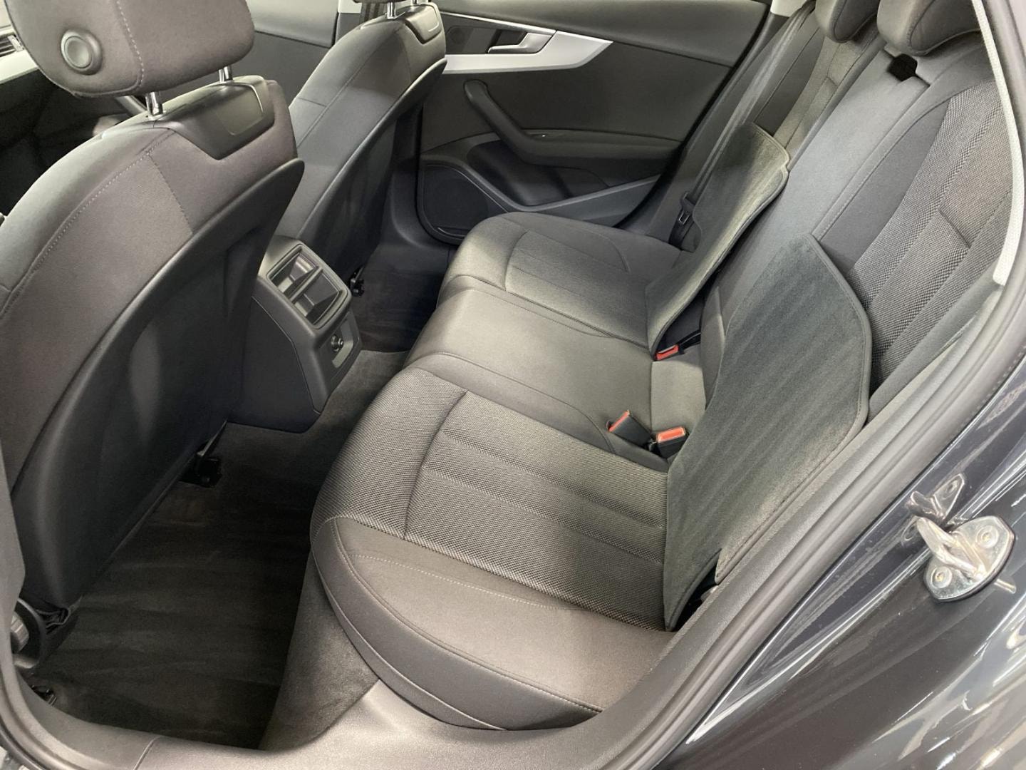 Bild über Audi A4 Avant 35 TFSI S tronic - für weitere Informationen kontaktieren Sie den Audi Partner