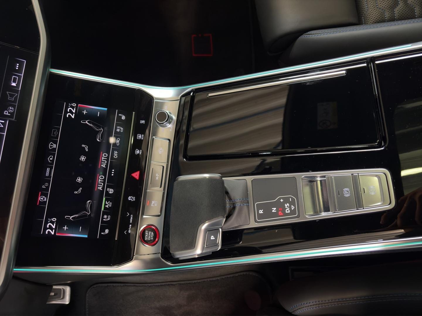 Bild über Audi RS 6 Avant performance quattro tiptronic - für weitere Informationen kontaktieren Sie den Audi Partner