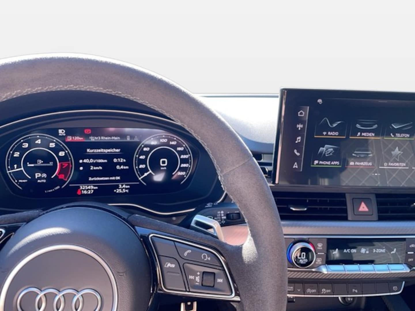 Bild über Audi RS 4 Avant TFSI quattro tiptronic - für weitere Informationen kontaktieren Sie den Audi Partner