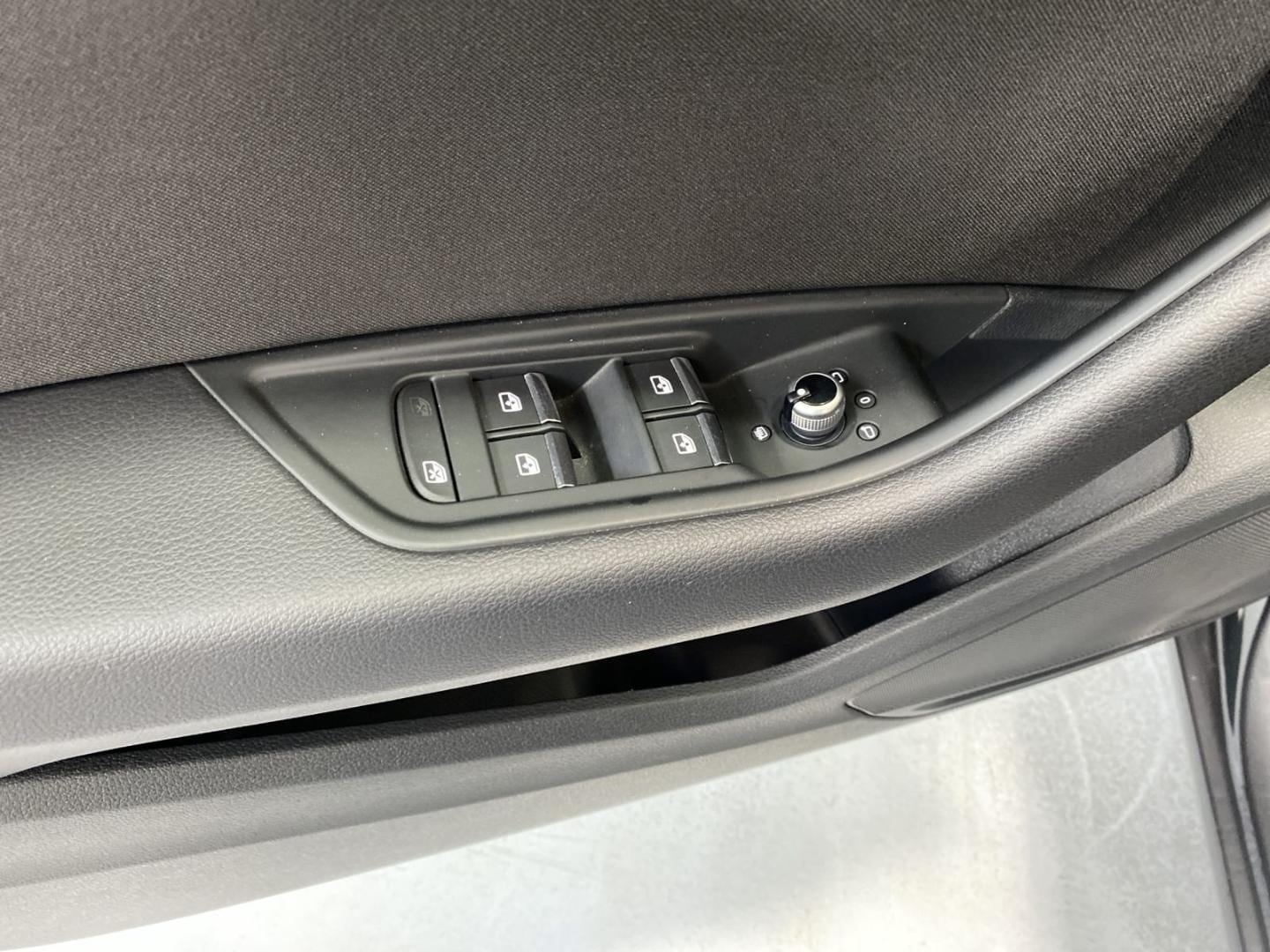 Bild über Audi A4 Avant 35 TFSI S tronic - für weitere Informationen kontaktieren Sie den Audi Partner