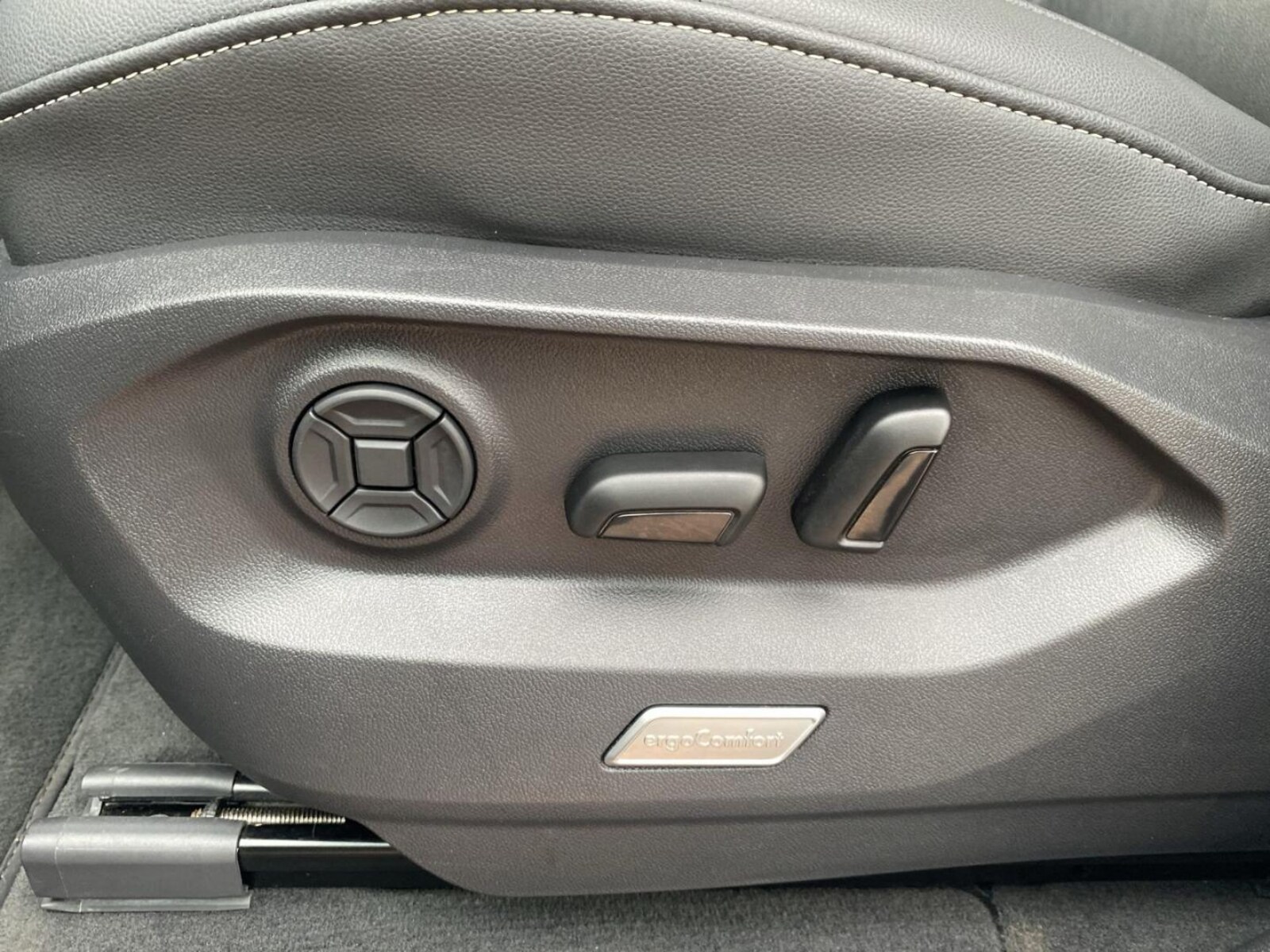 Volkswagen Touareg – Bild 13