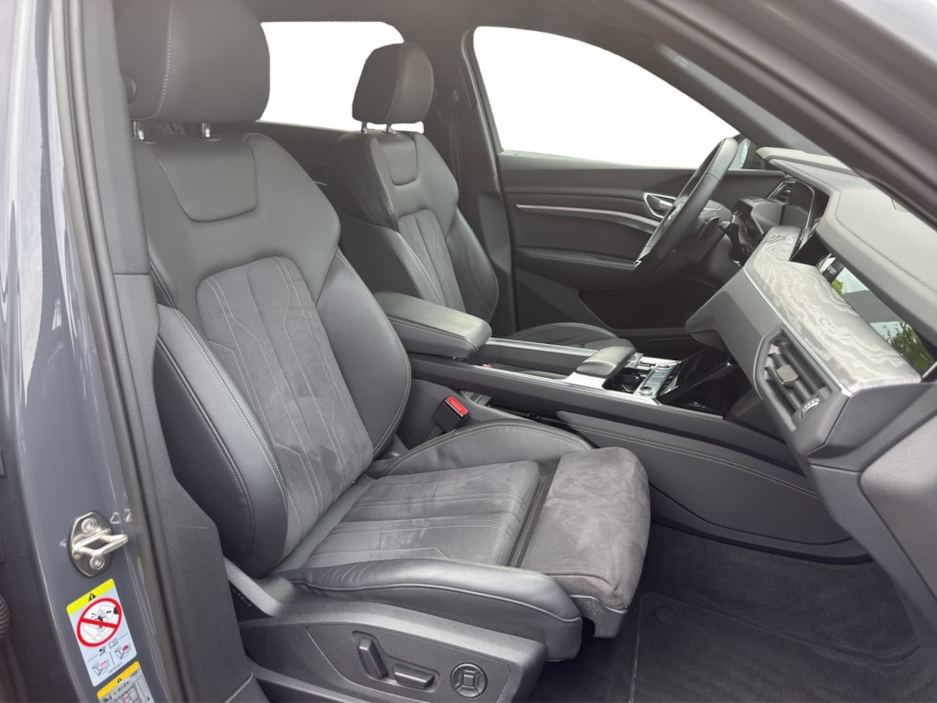 Audi Q8 e-tron S line