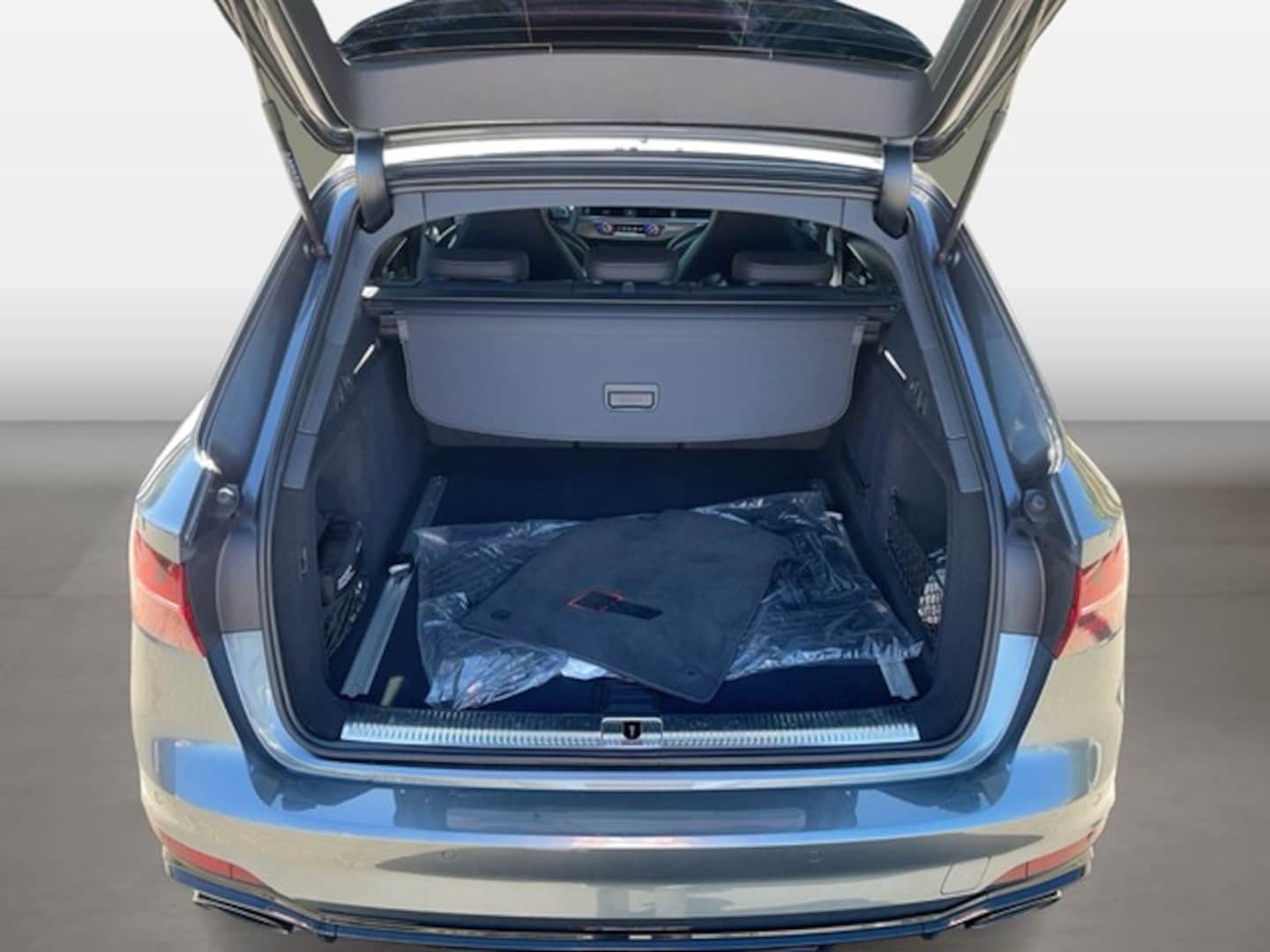 Bild über Audi RS 4 Avant TFSI quattro tiptronic - für weitere Informationen kontaktieren Sie den Audi Partner