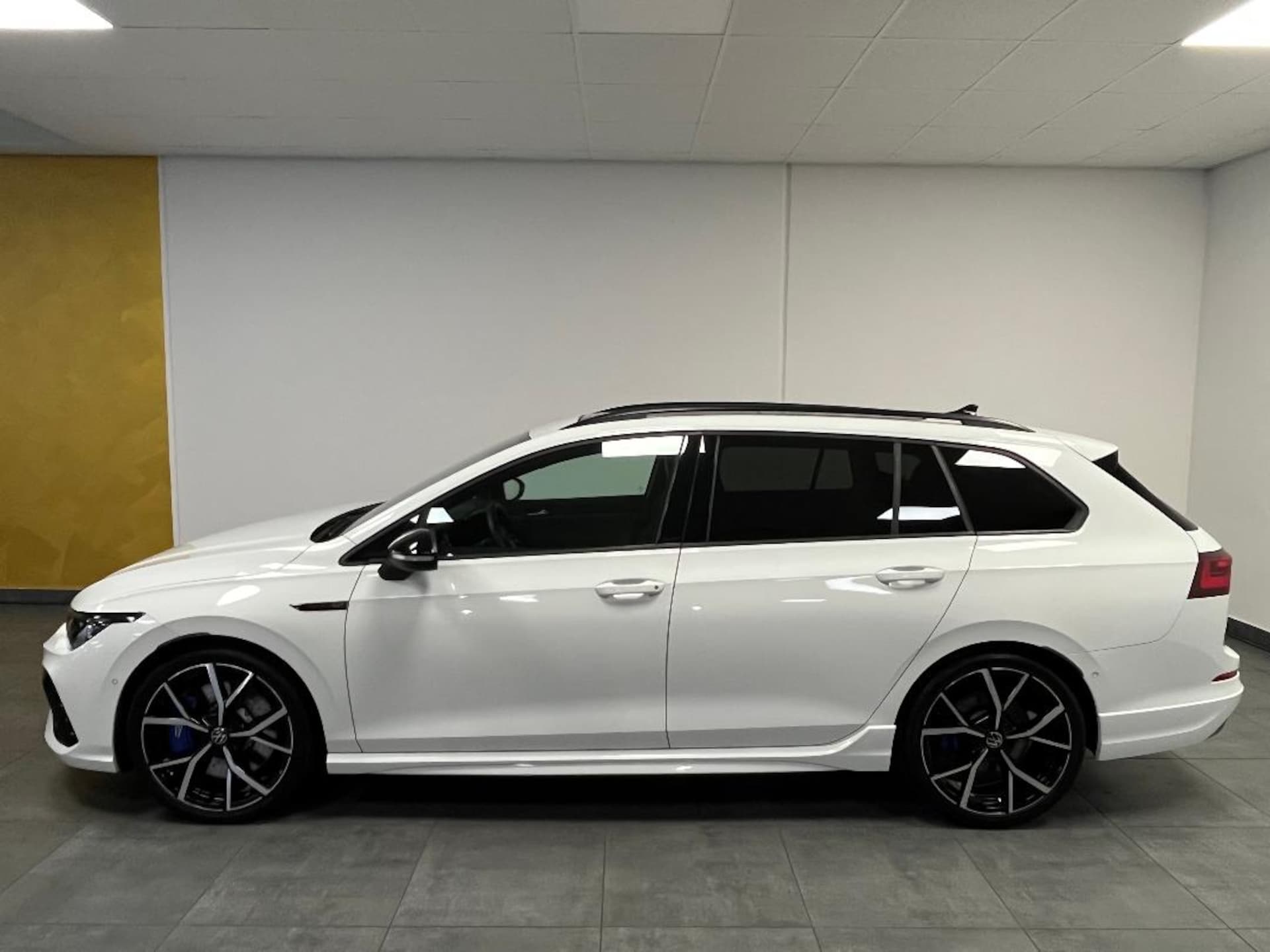 Volkswagen Golf Variant R