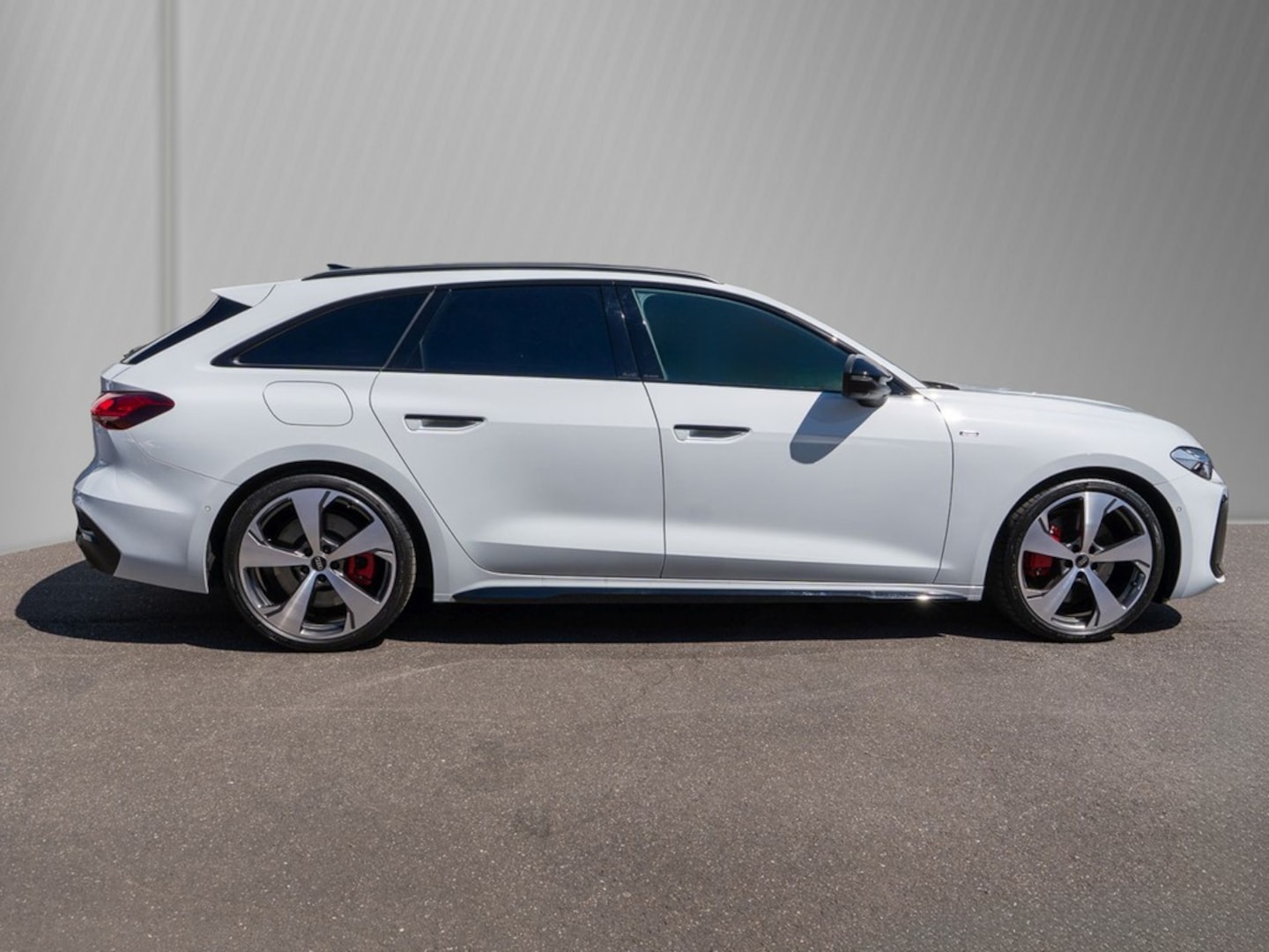Bild über Audi A5 Avant e-hybrid e-hybrid quattro 270 kW S tronic - für weitere Informationen kontaktieren Sie den Audi Partner