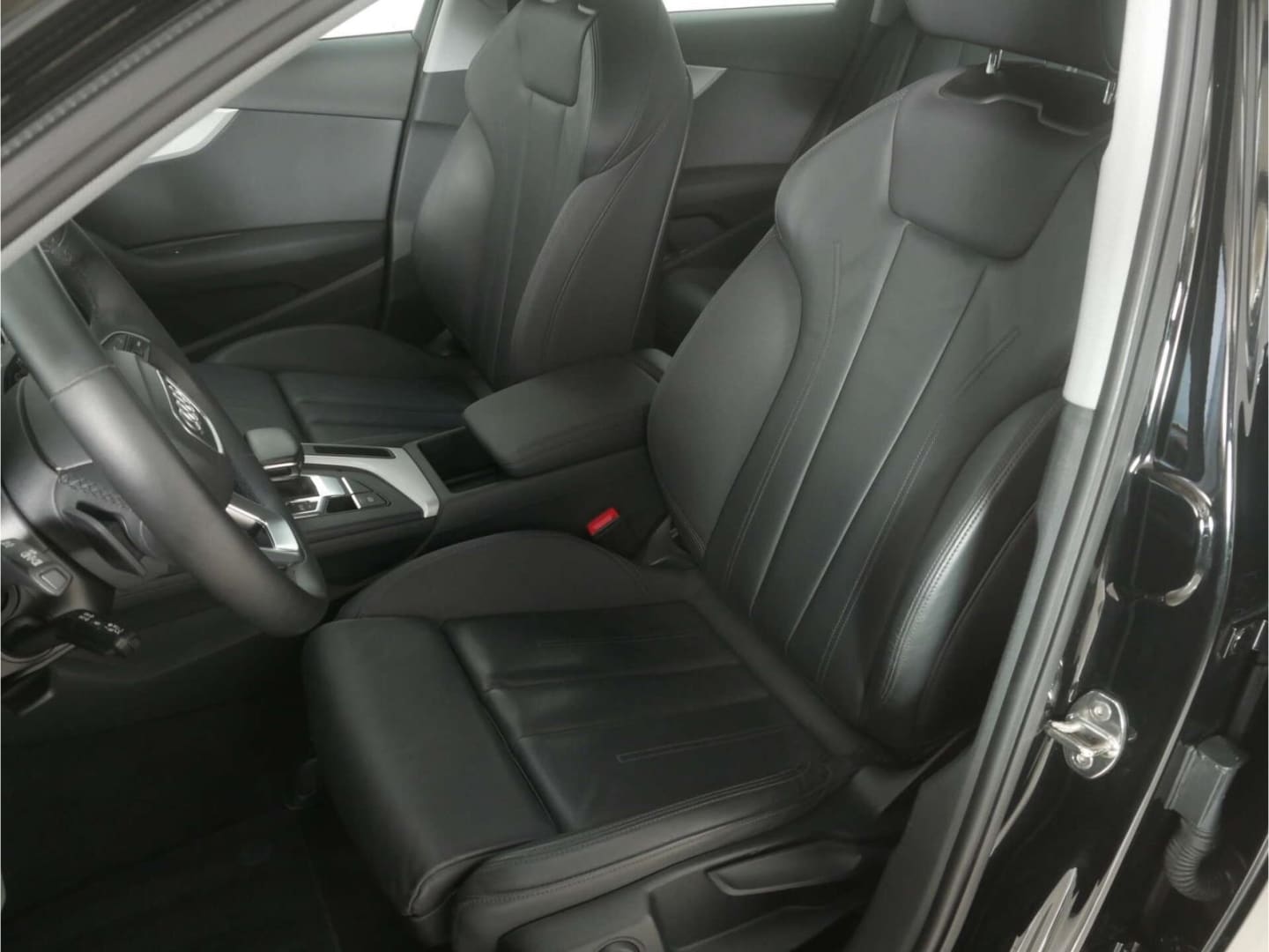 Bild über Audi A4 Avant advanced 40 TFSI S tronic - für weitere Informationen kontaktieren Sie den Audi Partner
