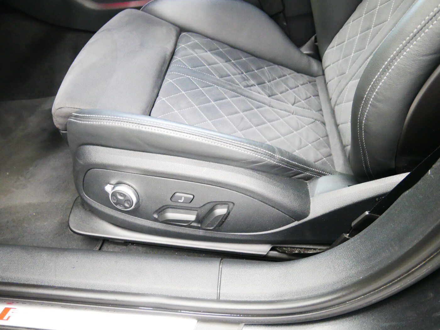Image about Audi RS 4 Avant TFSI quattro tiptronic