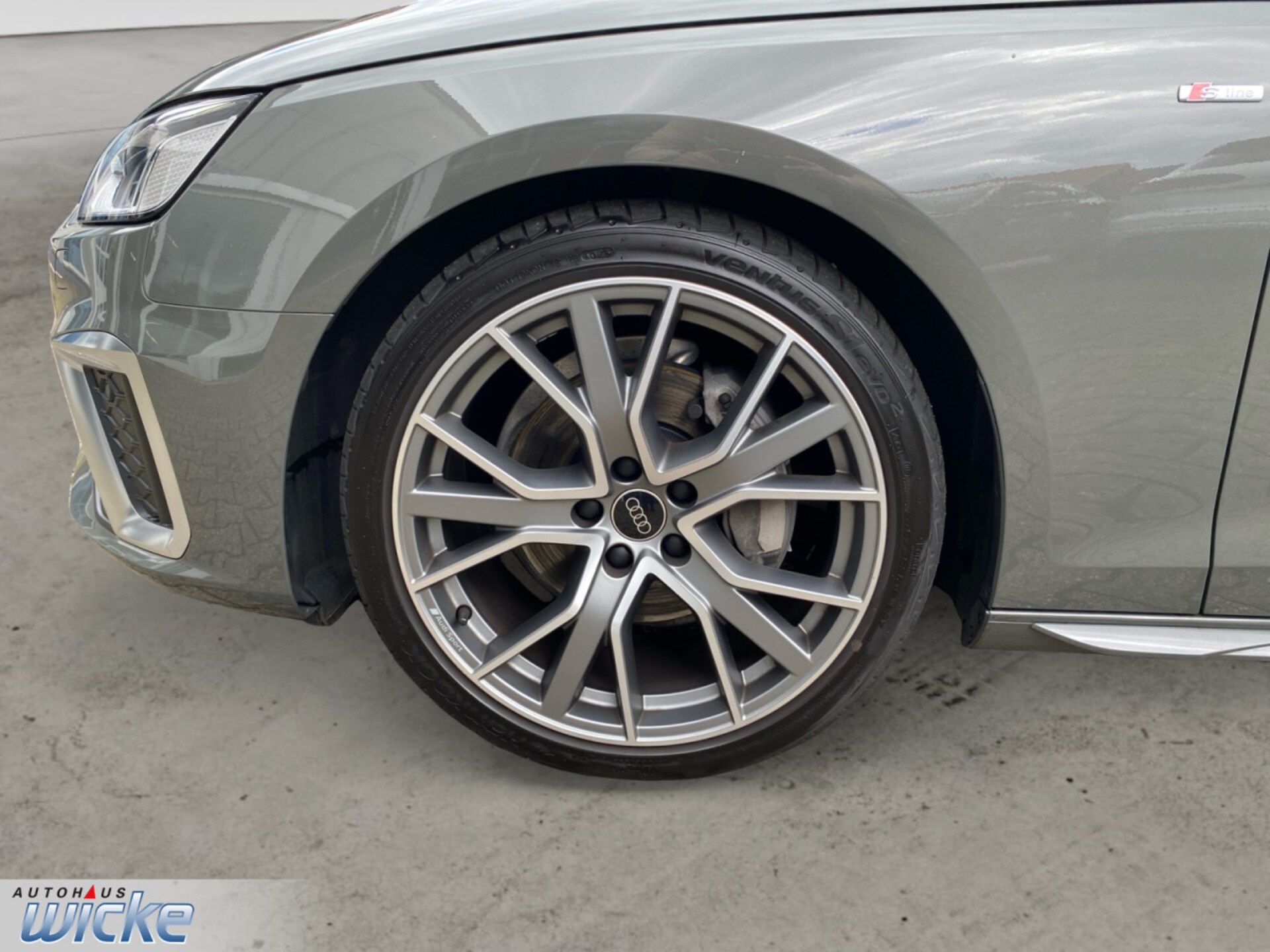 Audi A4 Avant S line