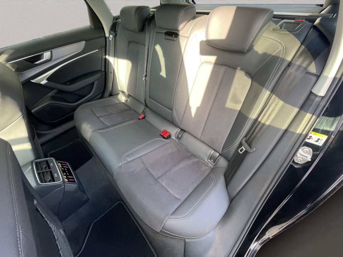 Bild über Audi S6 Avant TDI quattro tiptronic - für weitere Informationen kontaktieren Sie den Audi Partner