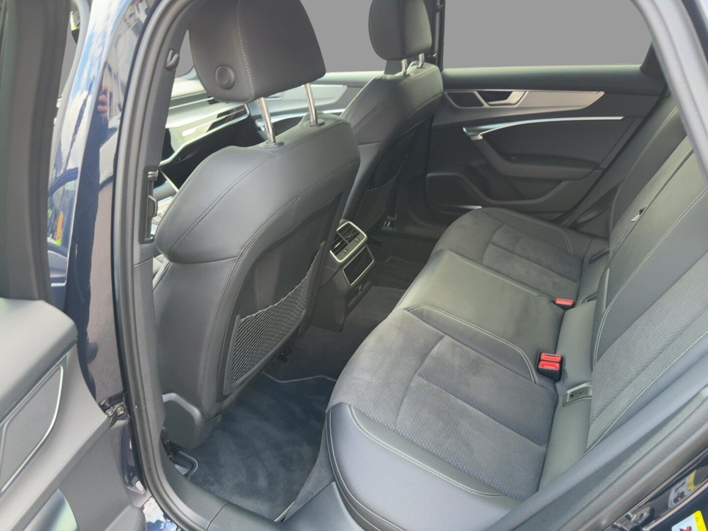 Bild über Audi S6 Avant TDI quattro tiptronic - für weitere Informationen kontaktieren Sie den Audi Partner