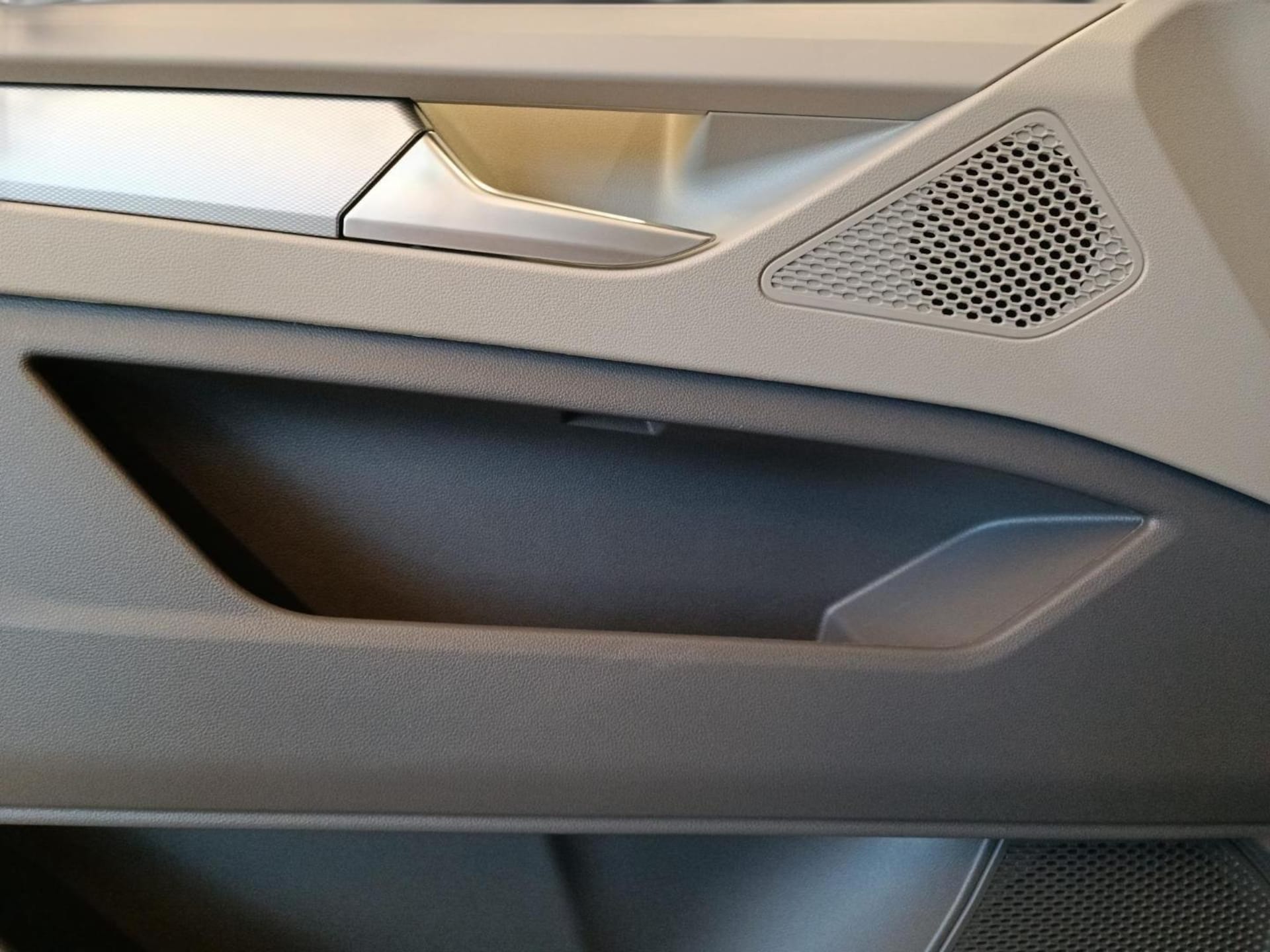 Volkswagen Multivan Basis-Modell