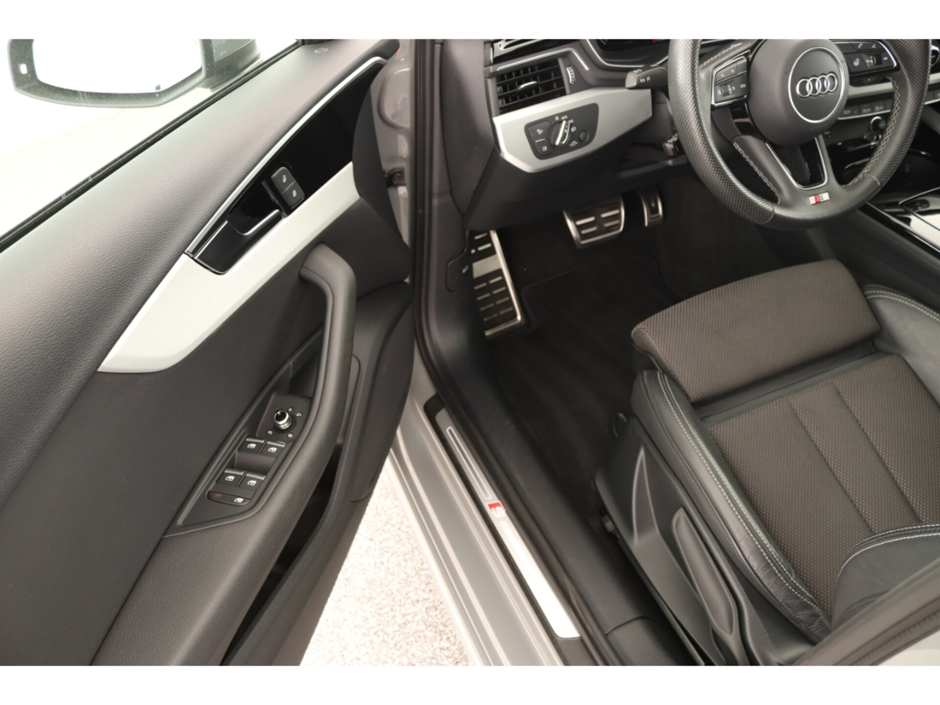 Audi A4 Avant S line