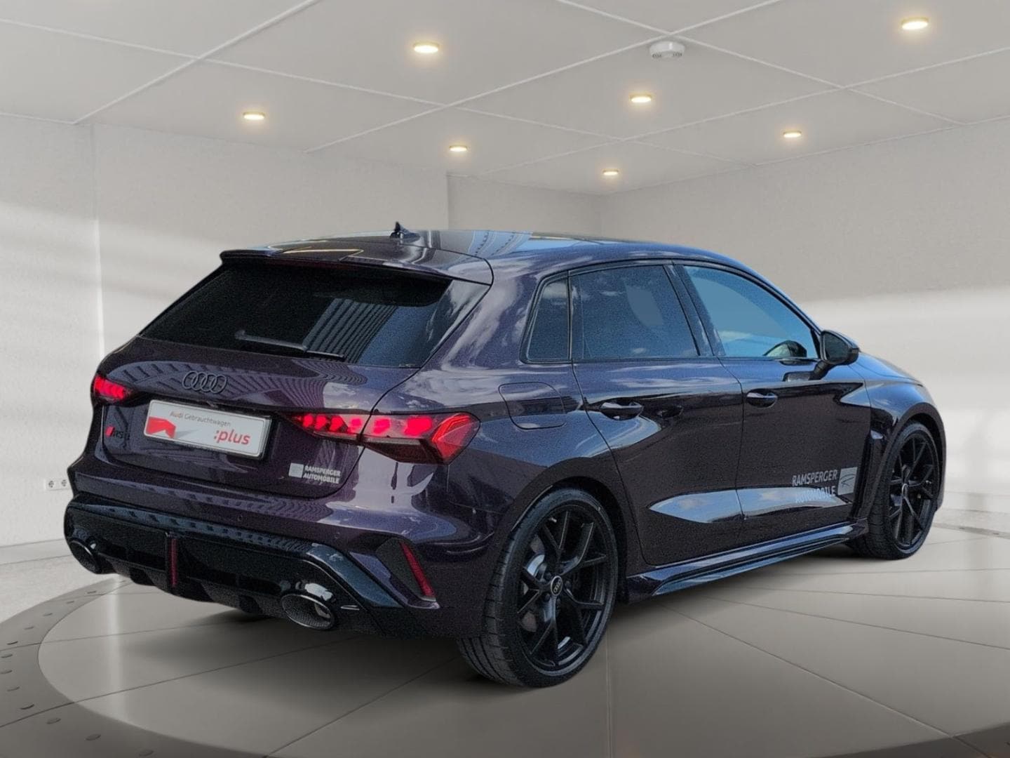 Bild über Audi RS 3 Sportback TFSI quattro S tronic - für weitere Informationen kontaktieren Sie den Audi Partner