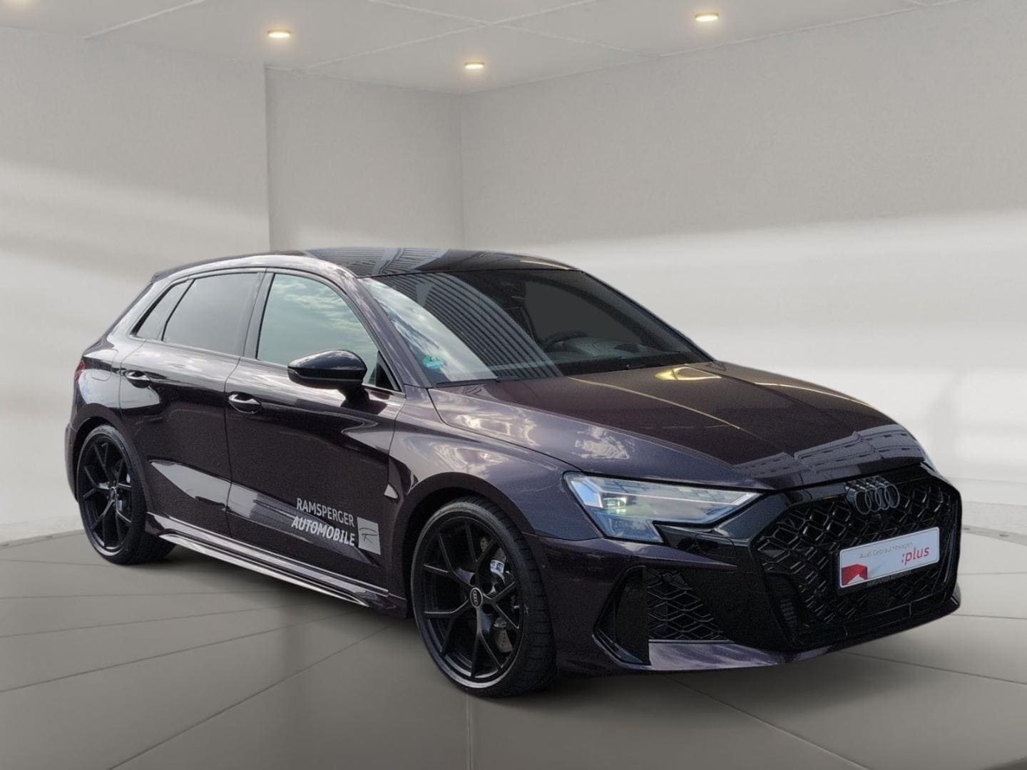 Bild über Audi RS 3 Sportback TFSI quattro S tronic - für weitere Informationen kontaktieren Sie den Audi Partner