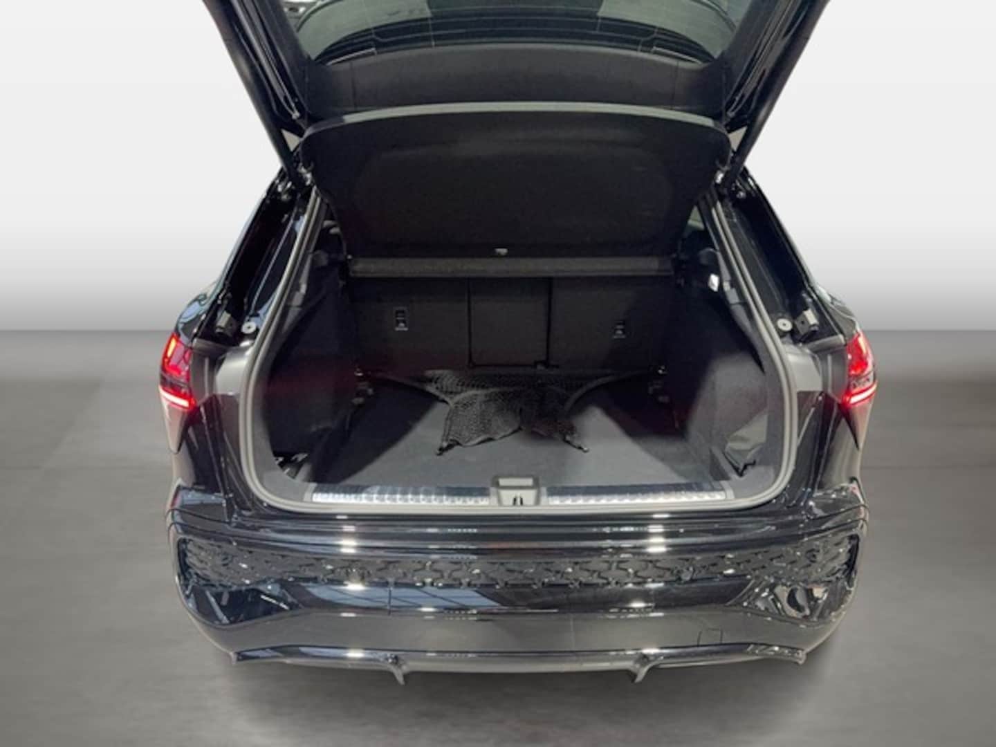Bild über Audi Q3 SUV TFSI quattro 195 kW S tronic - für weitere Informationen kontaktieren Sie den Audi Partner