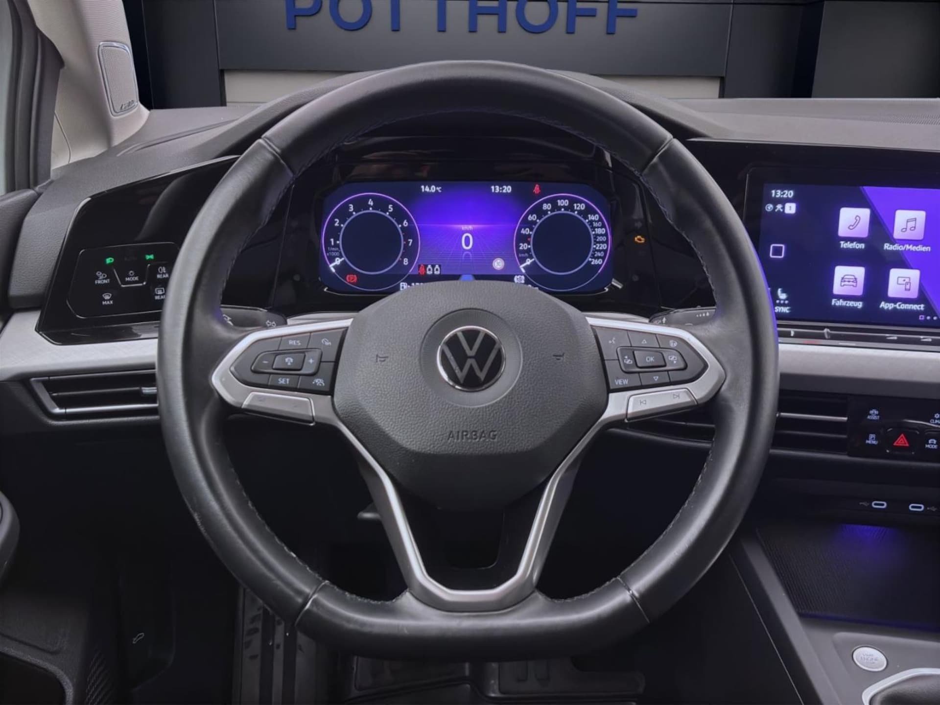 Volkswagen Golf Life
