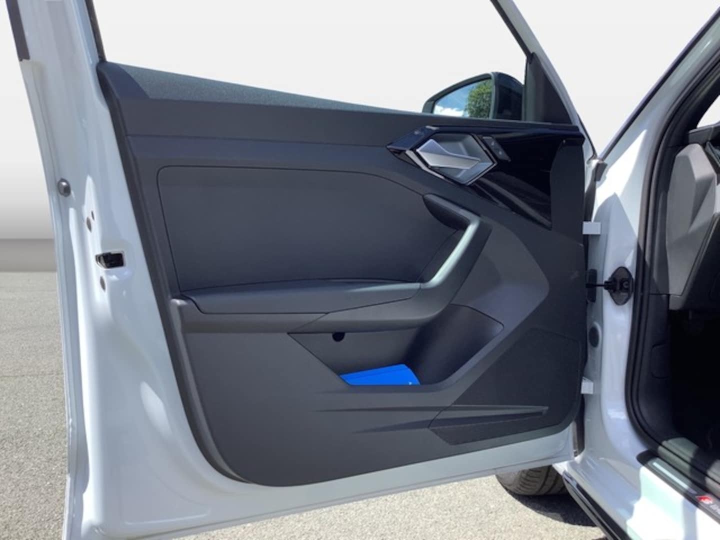 Bild über Audi A1 Sportback S line 35 TFSI S tronic - für weitere Informationen kontaktieren Sie den Audi Partner