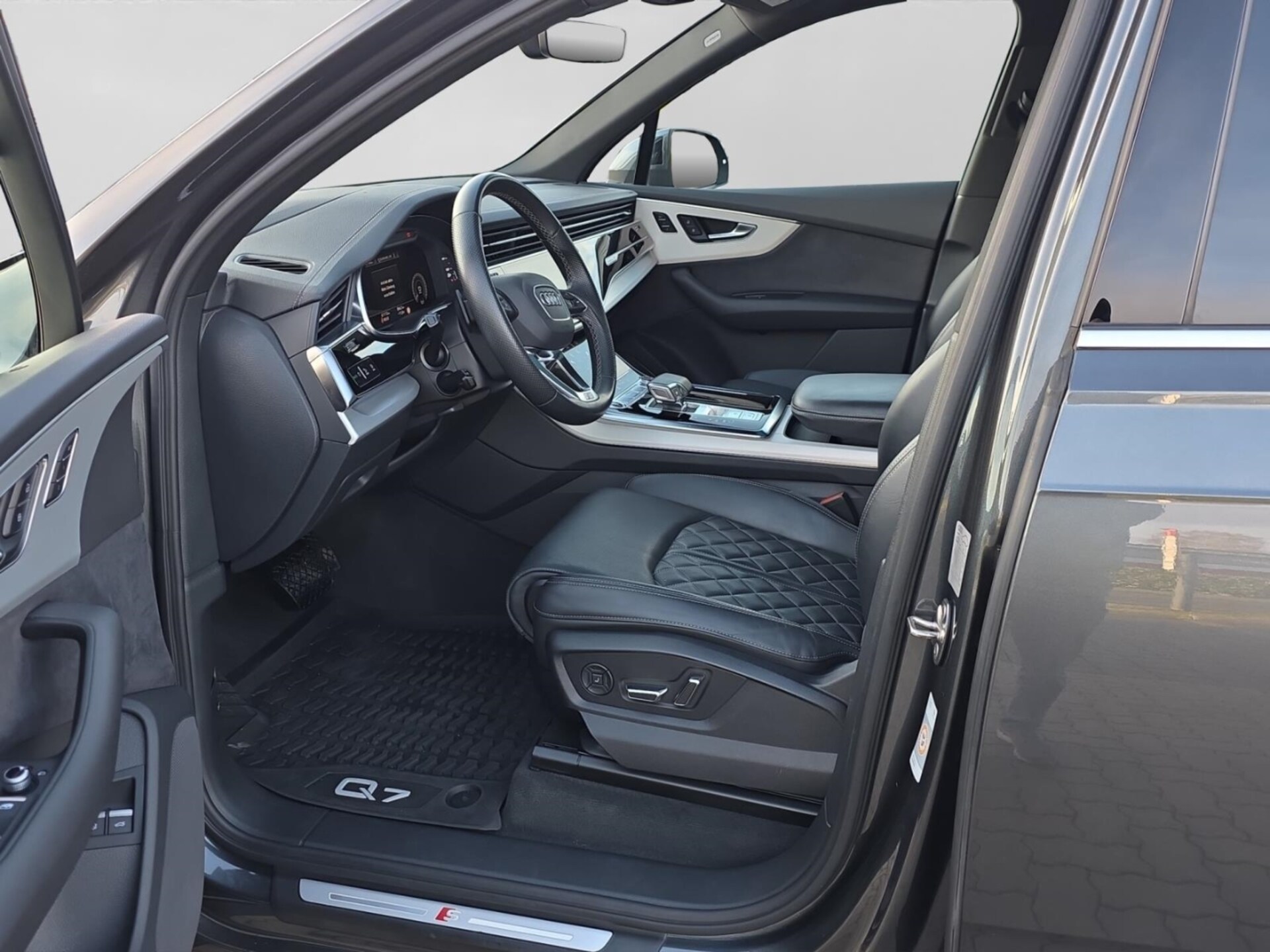 Audi Q7 SUV TFSI e S line