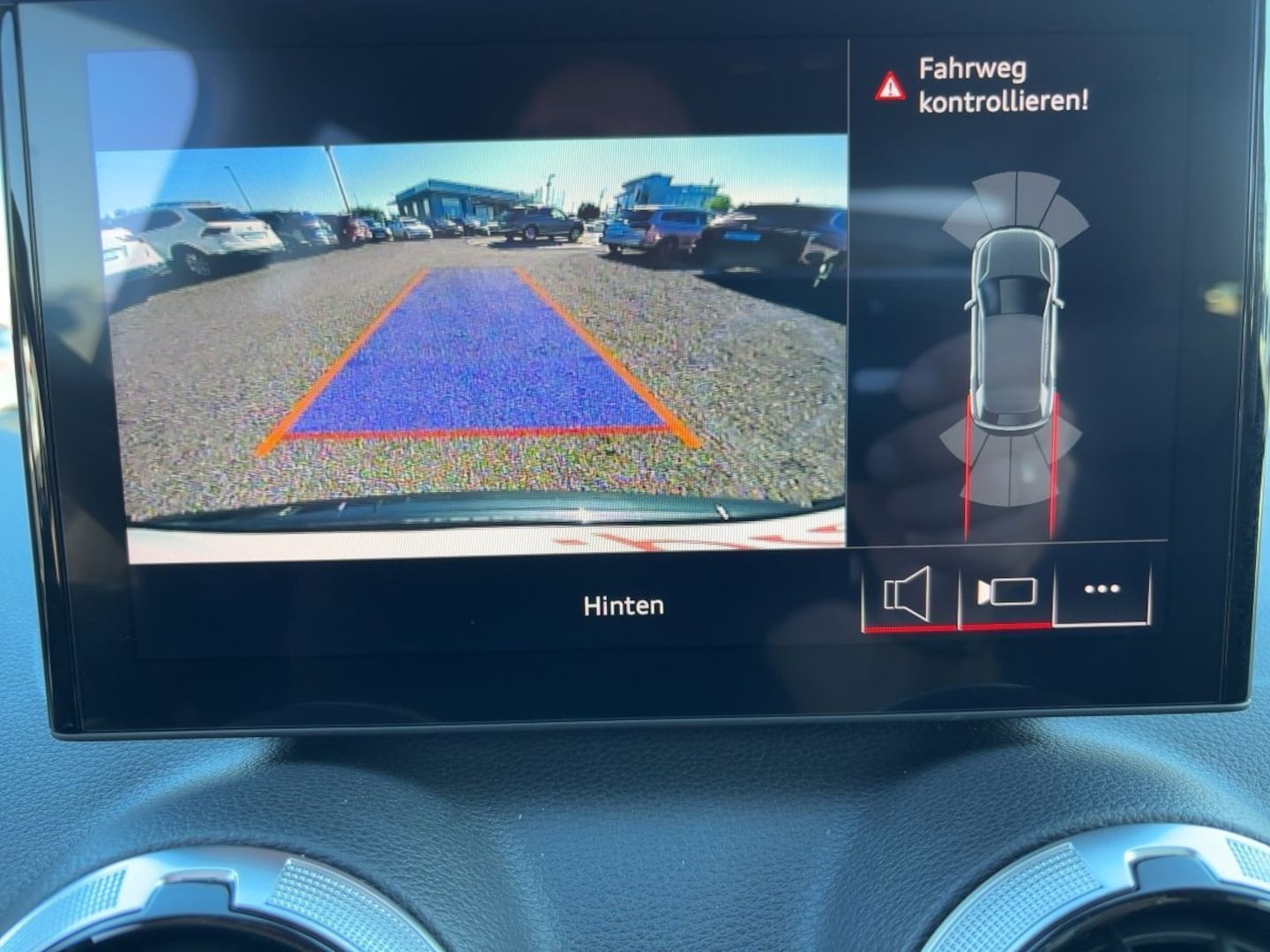 Bild über Audi Q2 advanced 40 TFSI quattro S tronic - für weitere Informationen kontaktieren Sie den Audi Partner