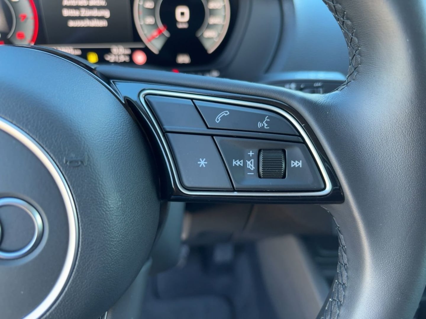 Bild über Audi Q2 advanced 40 TFSI quattro S tronic - für weitere Informationen kontaktieren Sie den Audi Partner