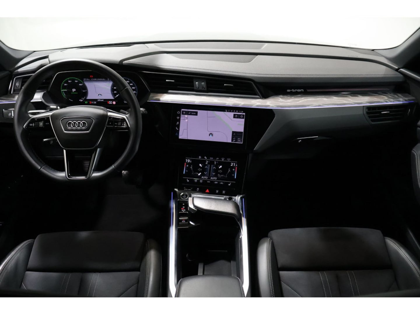 Bild über Audi Q8 e-tron S line 55 e-tron quattro - für weitere Informationen kontaktieren Sie den Audi Partner