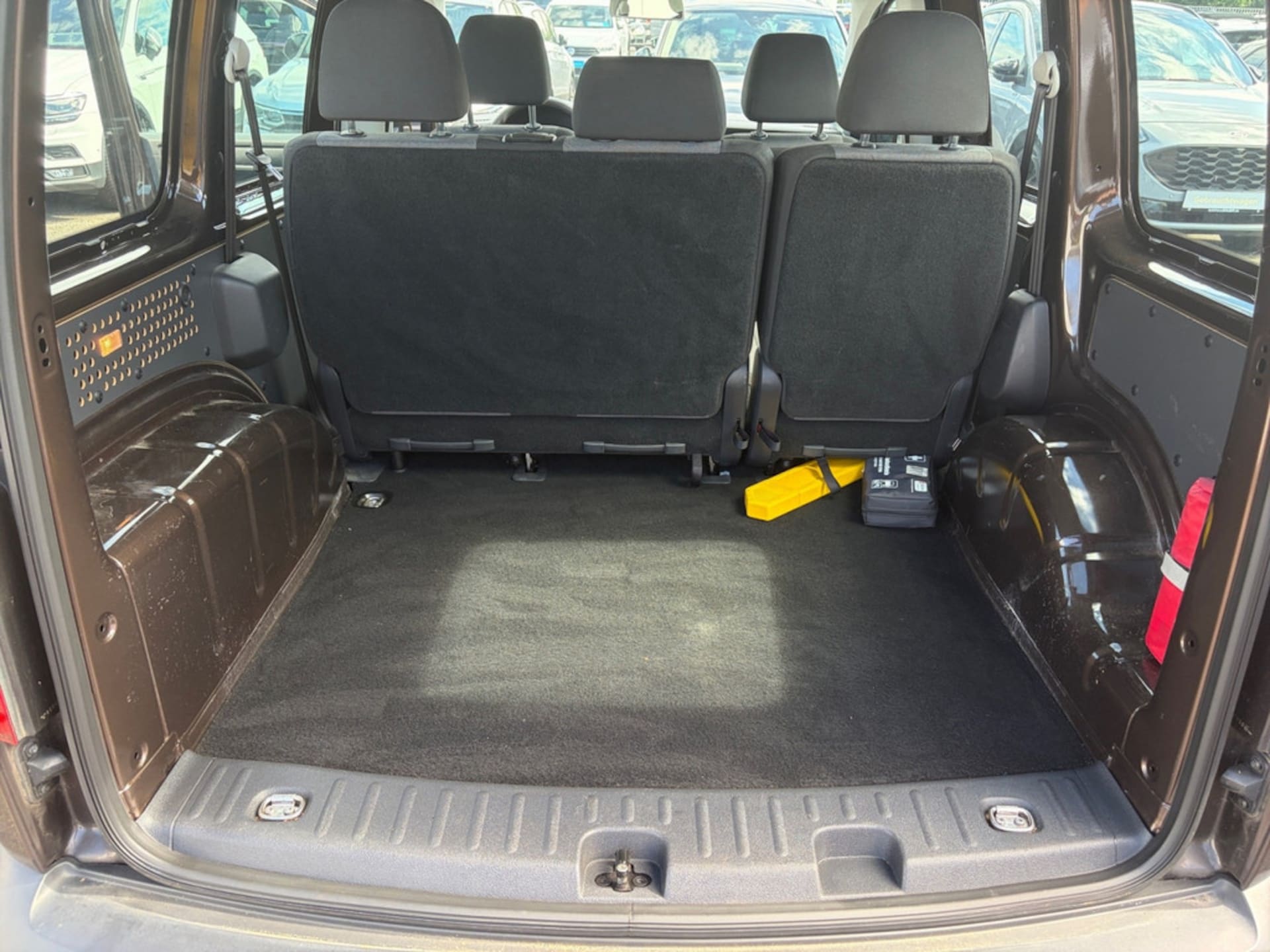 Volkswagen Caddy Kombi Basis-Modell