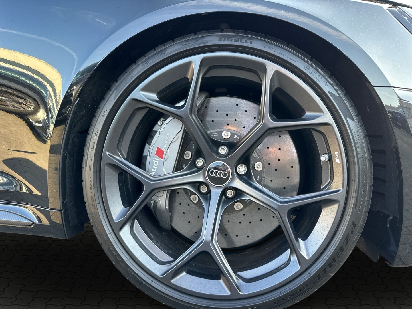 Bild über Audi RS 4 Avant quattro tiptronic - für weitere Informationen kontaktieren Sie den Audi Partner