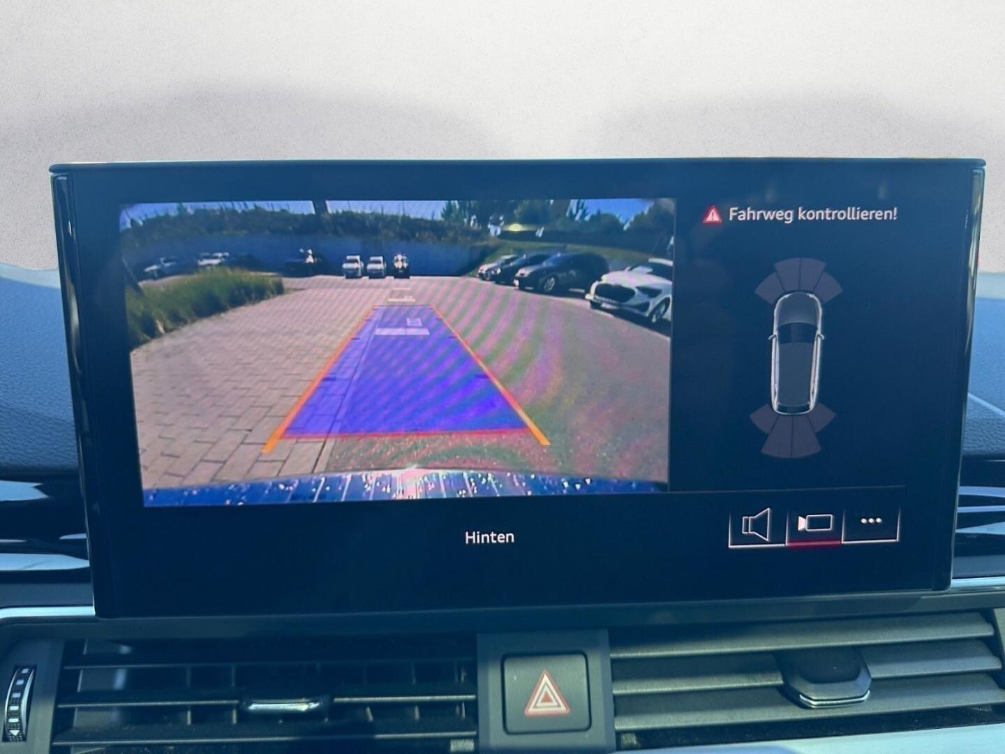 Bild über Audi A4 Avant S line 40 TFSI S tronic - für weitere Informationen kontaktieren Sie den Audi Partner