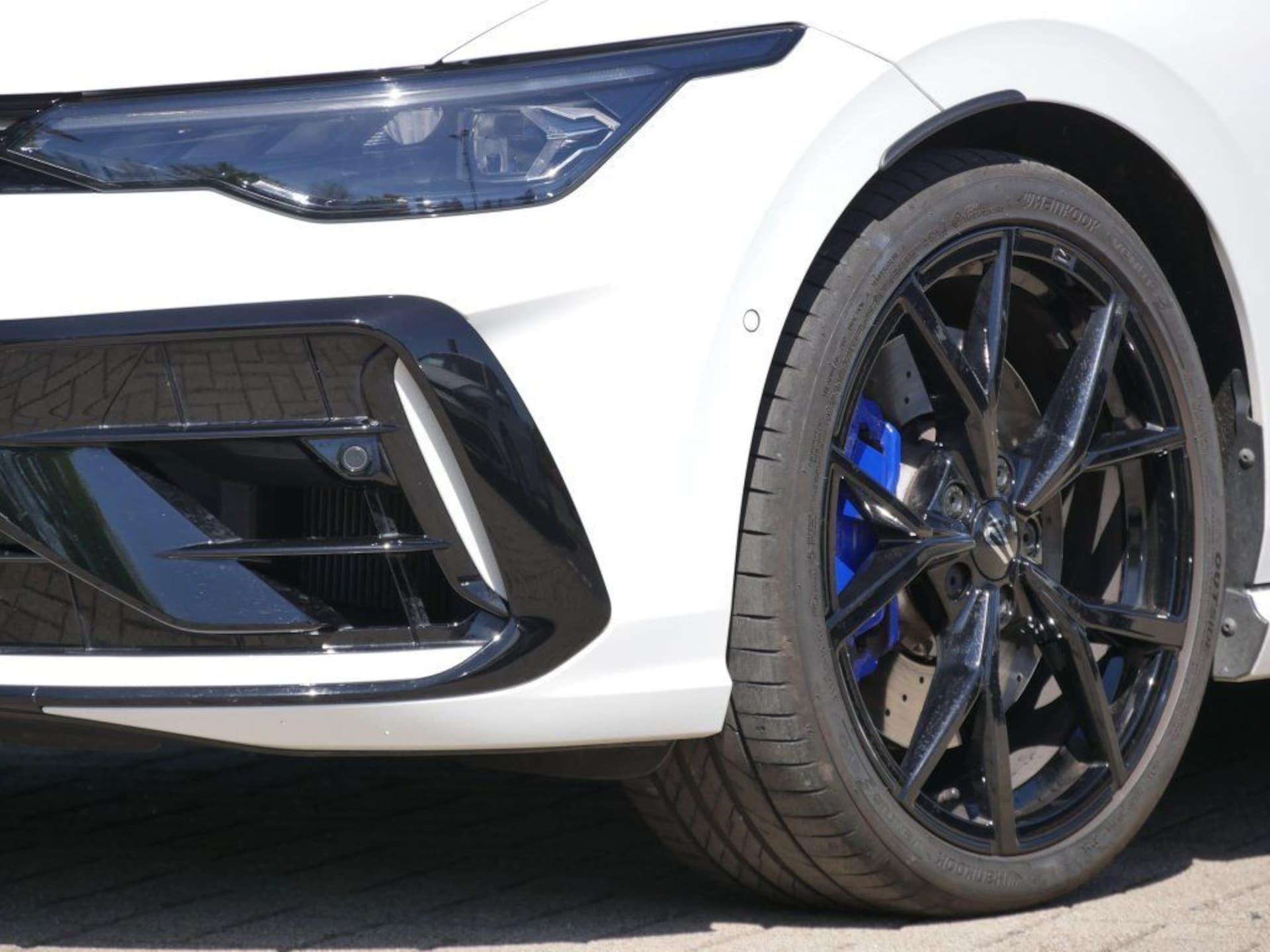 Volkswagen Golf Variant R