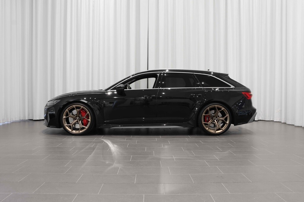 Bild som visar&nbsp;Audi RS 6 Avant&nbsp;RS 6 Avant performance 630 hk tiptronic - för mer information kontakta din Audi Partner