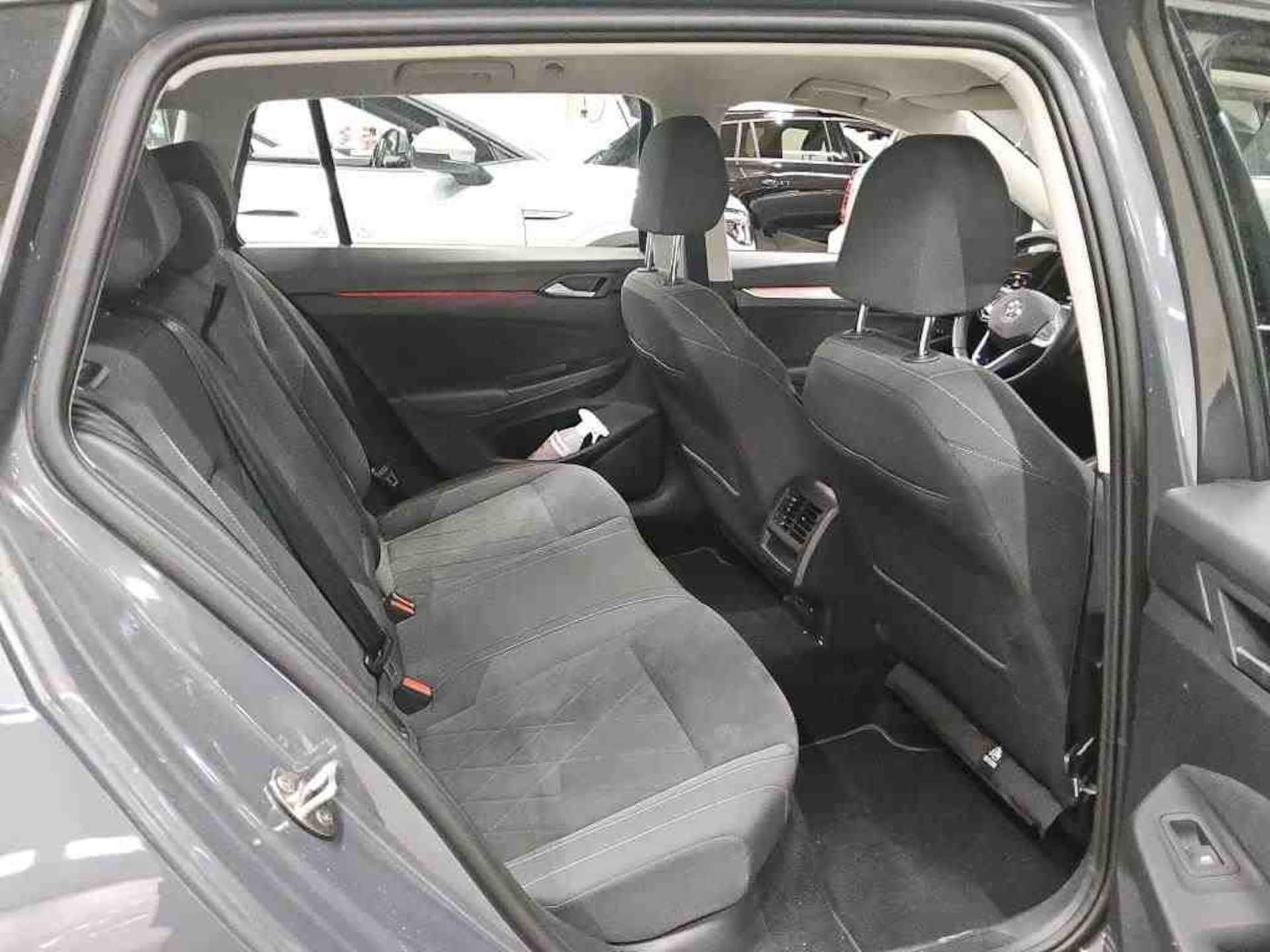 Volkswagen Golf Variant Life