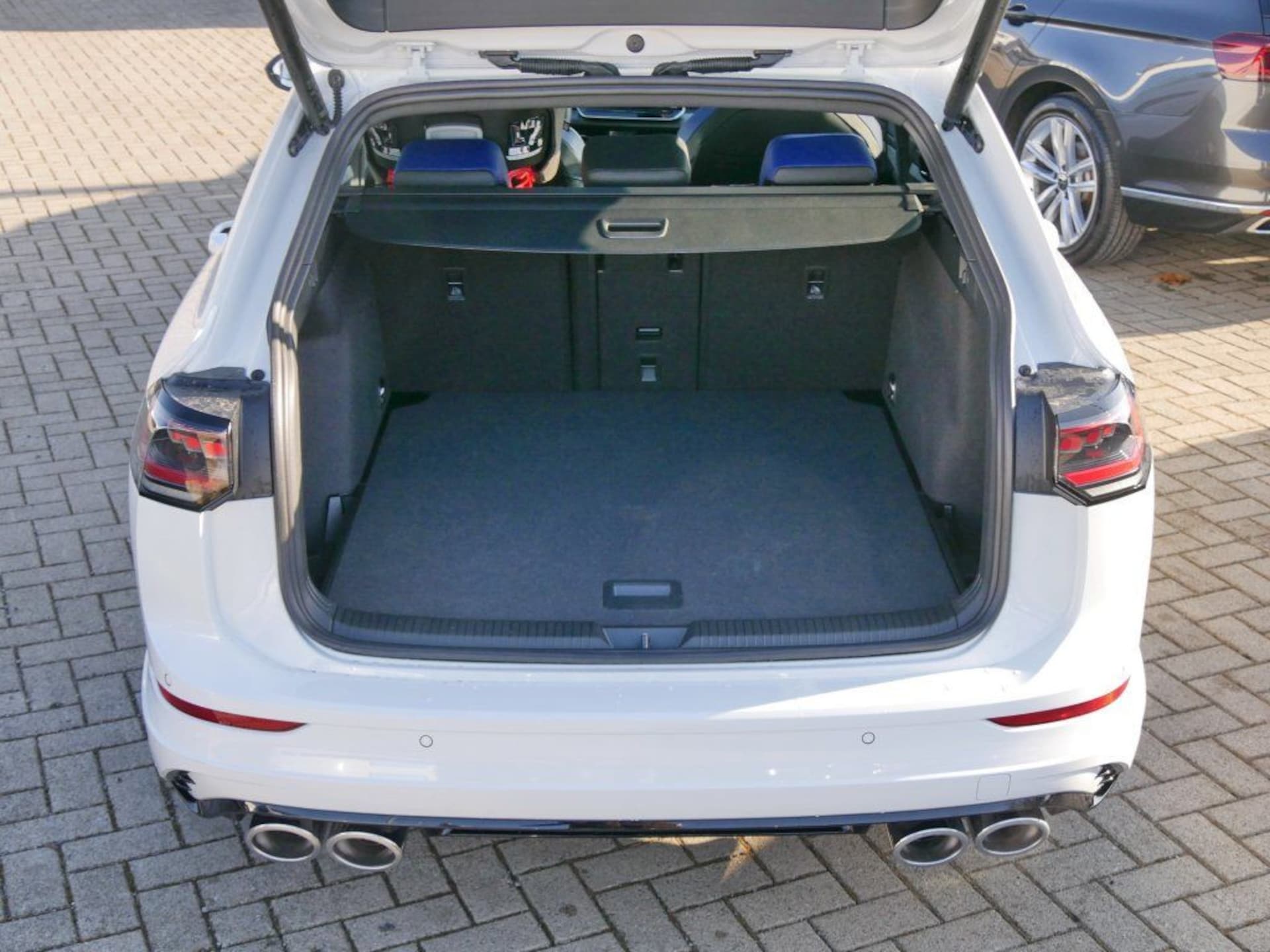 Volkswagen Golf Variant R