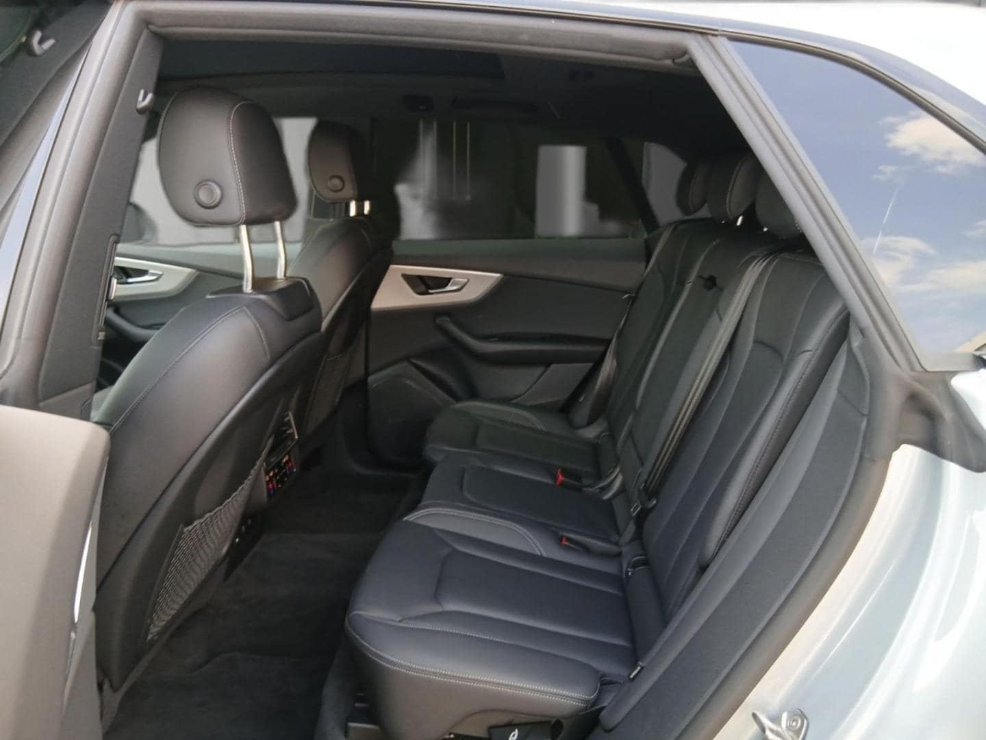 Bild über Audi Q8 SUV TDI quattro 210 kW tiptronic - für weitere Informationen kontaktieren Sie den Audi Partner
