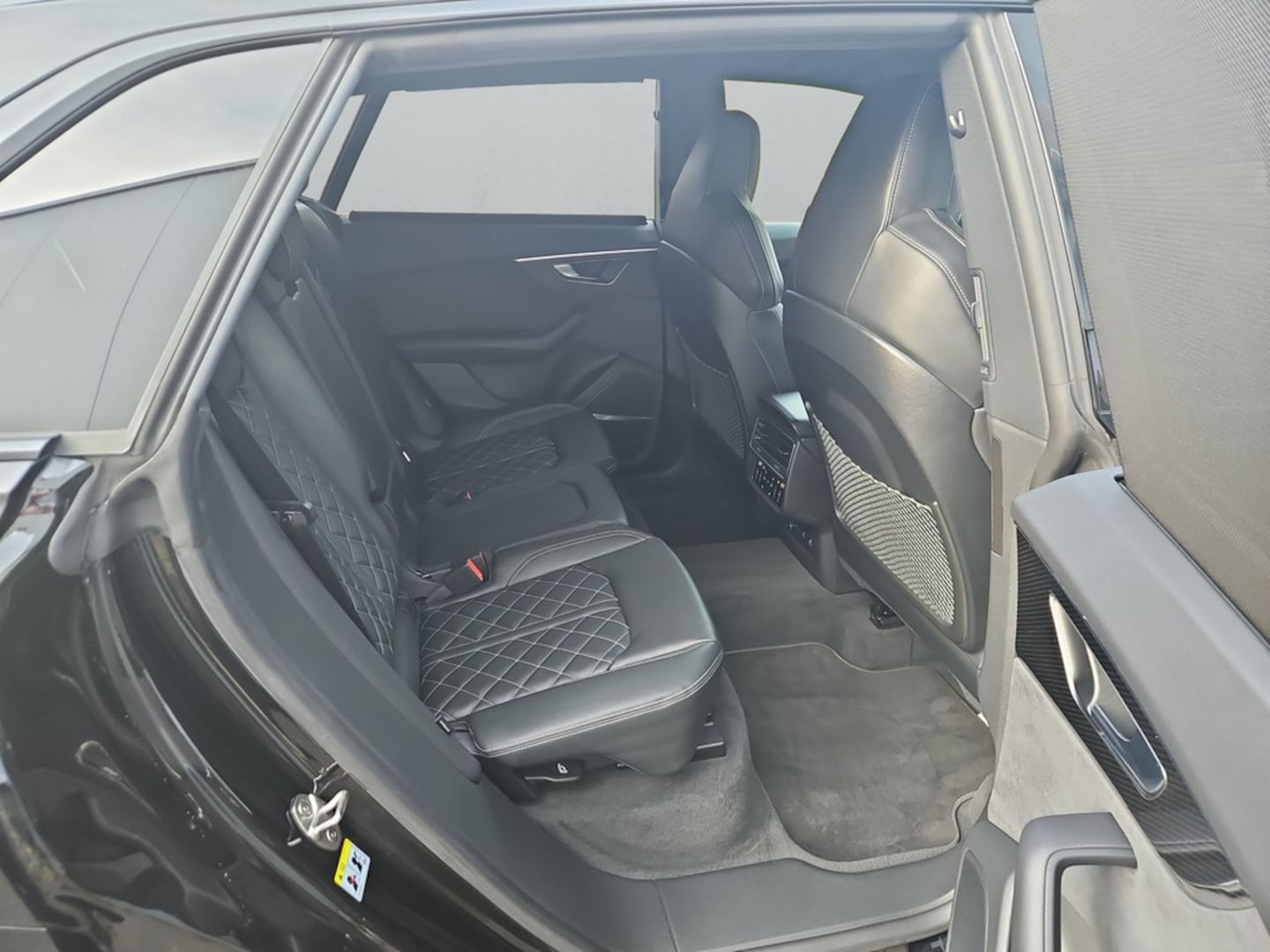 Bild über Audi SQ8 TFSI quattro tiptronic - für weitere Informationen kontaktieren Sie den Audi Partner