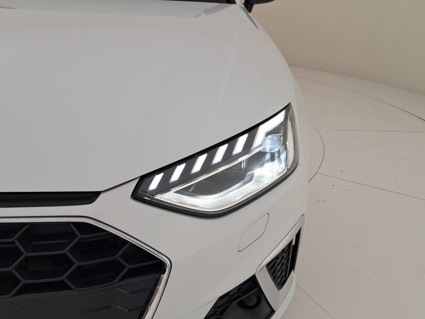 Image about Audi A4 Avant S line edition 40 TDI quattro 150 kW (204 CV) S tronic