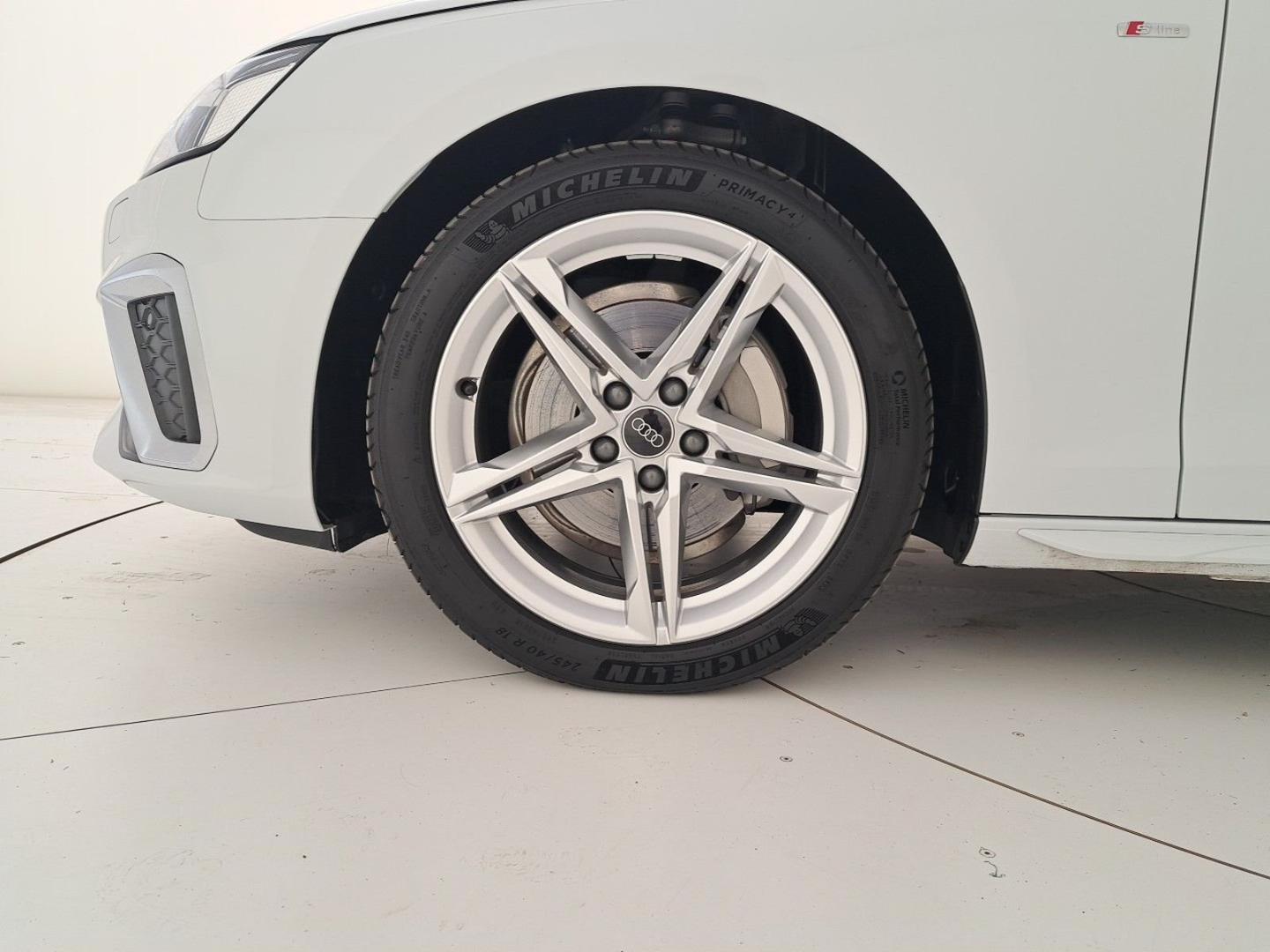 Image about Audi A4 Avant S line edition 40 TDI quattro 150 kW (204 CV) S tronic