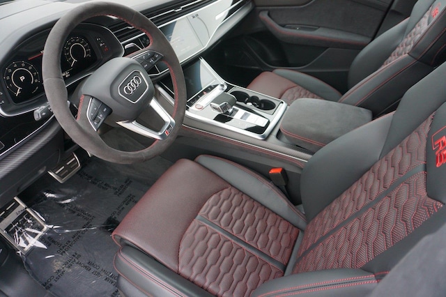 2025 Audi RS Q8 SUV performance