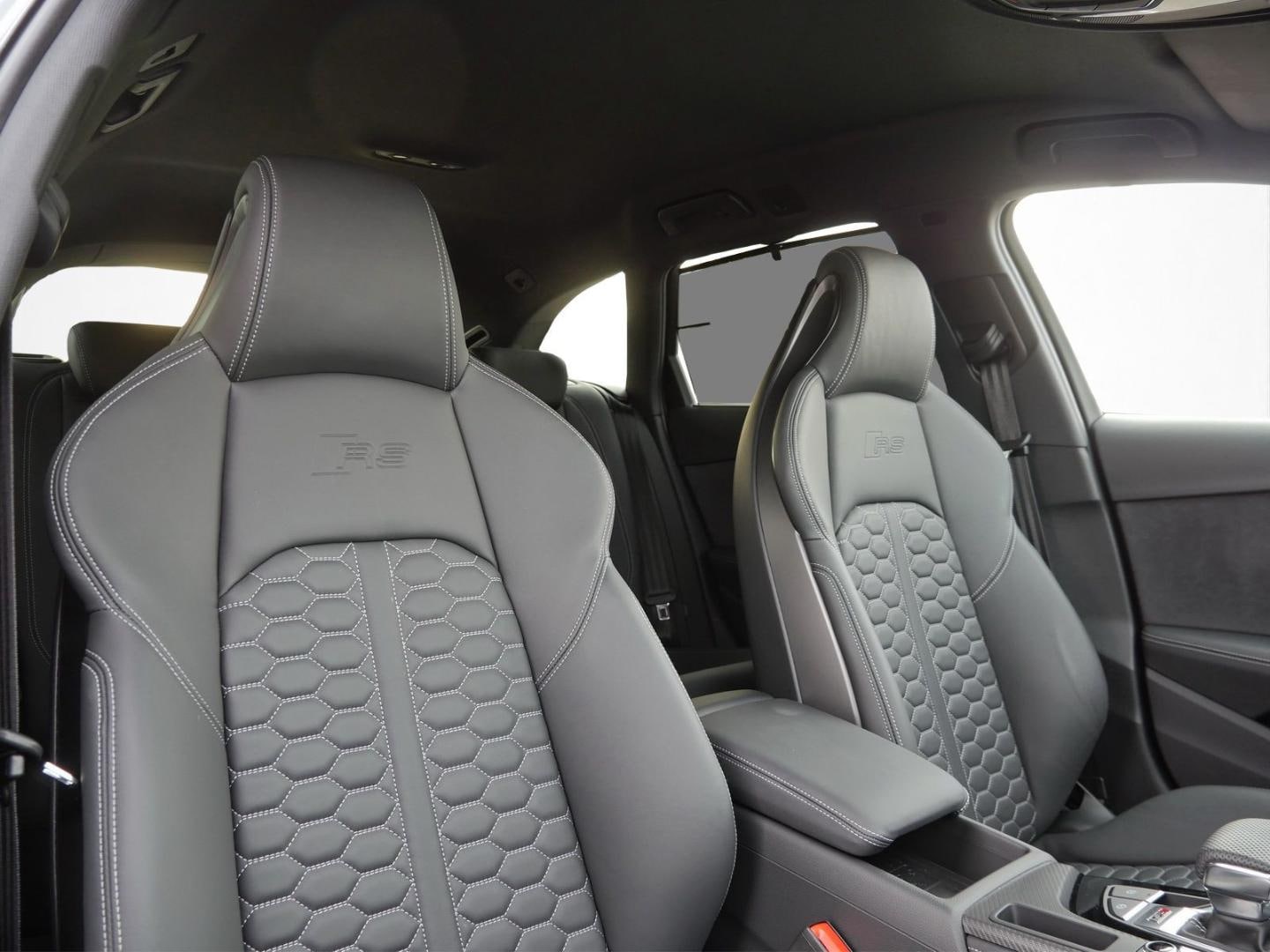 Bild über Audi RS 4 Avant TFSI quattro tiptronic - für weitere Informationen kontaktieren Sie den Audi Partner