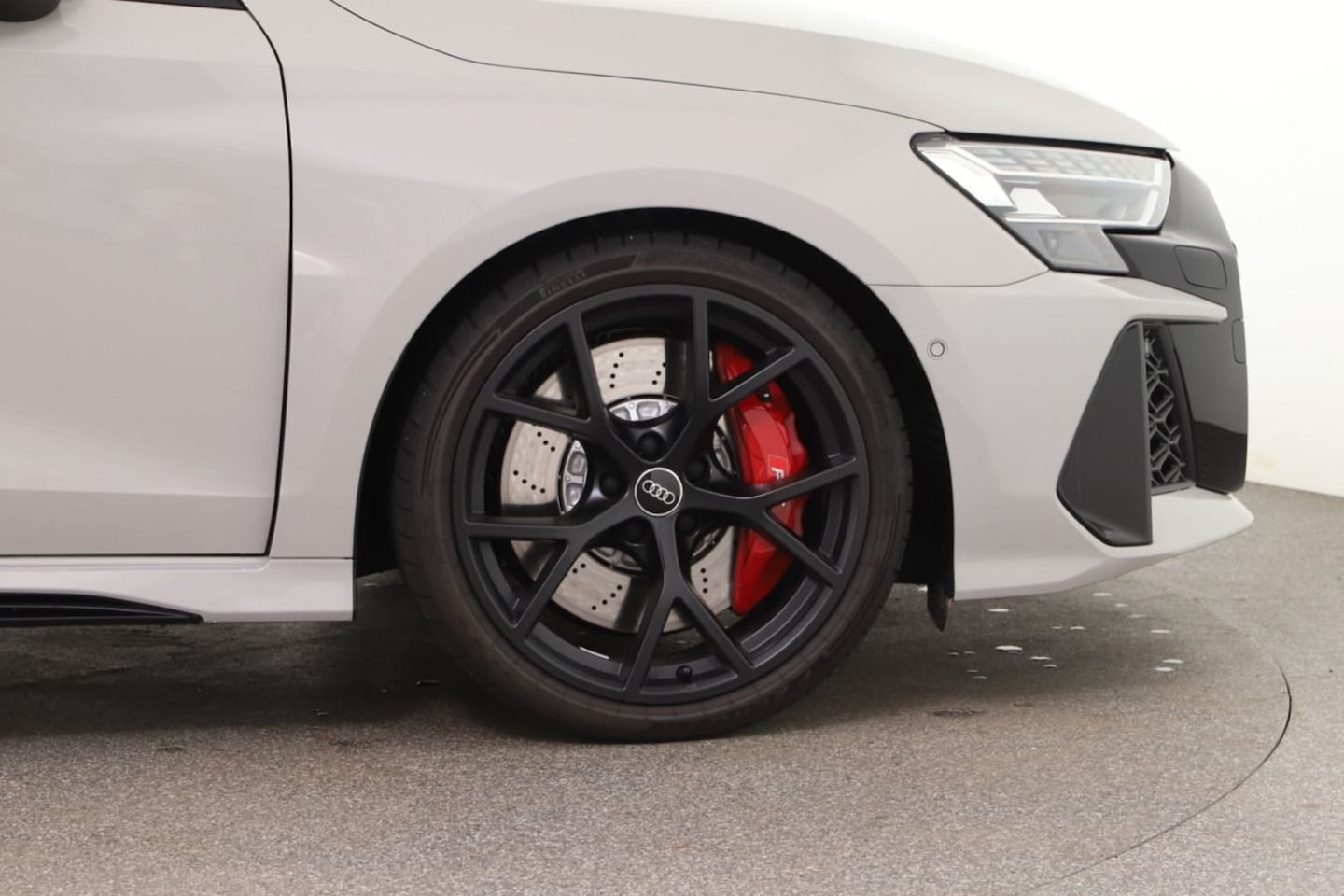 Bild über Audi RS 3 Limousine TFSI quattro 294 kW S tronic - für weitere Informationen kontaktieren Sie den Audi Partner