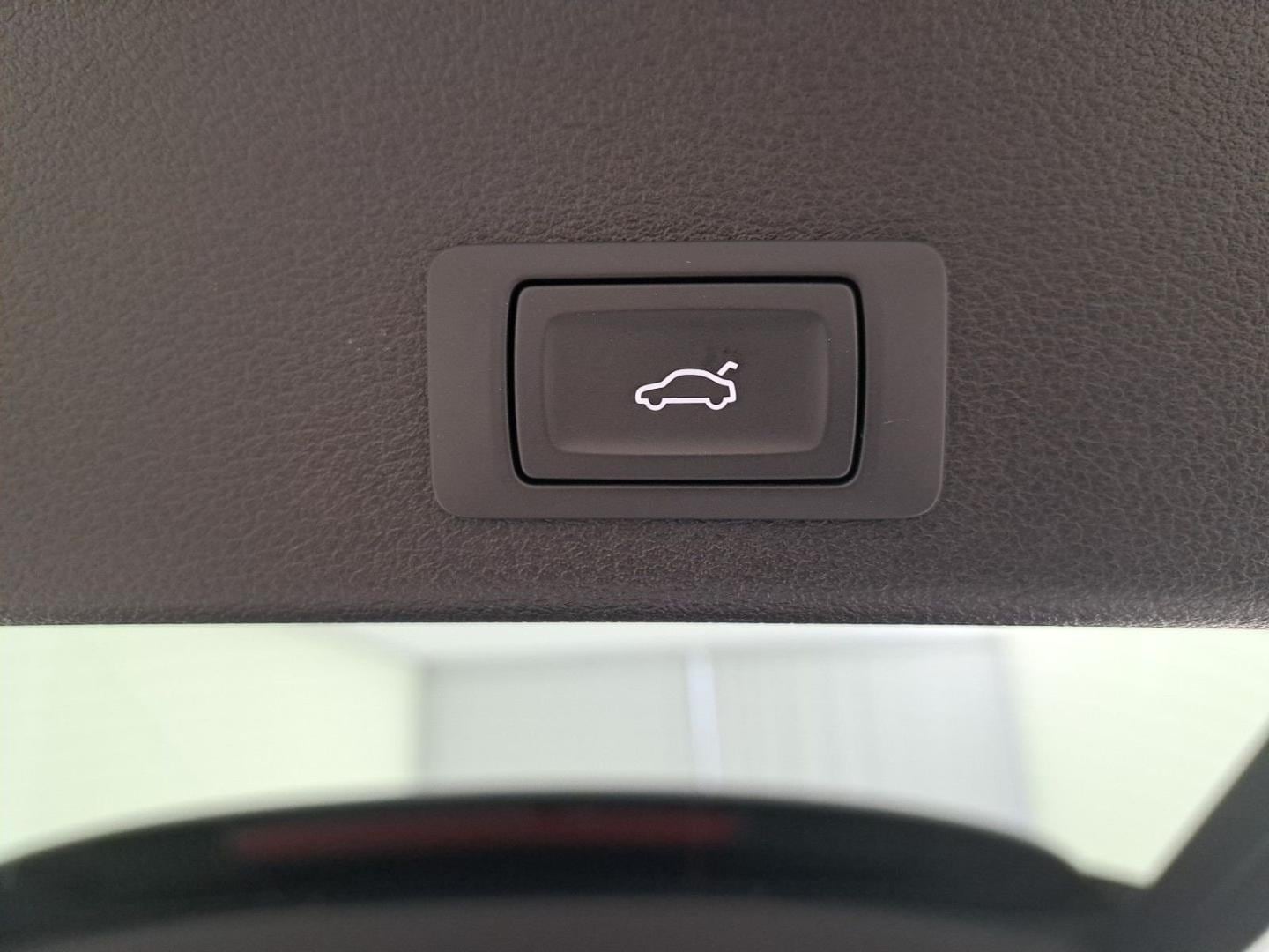 Image about Audi A4 Avant S line edition 40 TDI quattro 150 kW (204 CV) S tronic